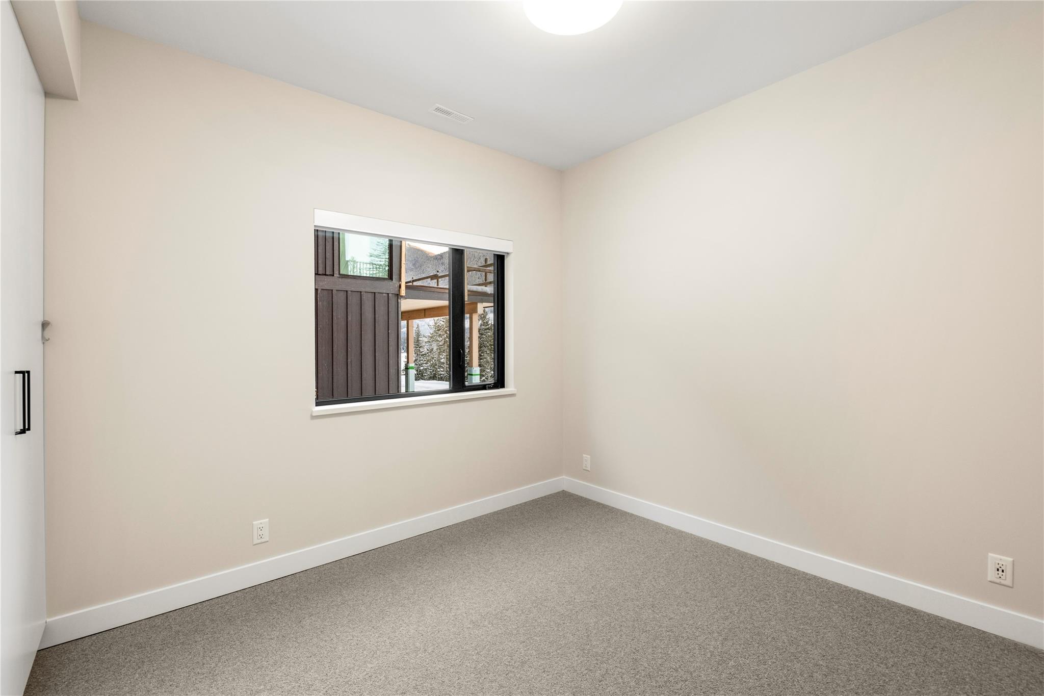 21-4000 Sunstone Way image 11