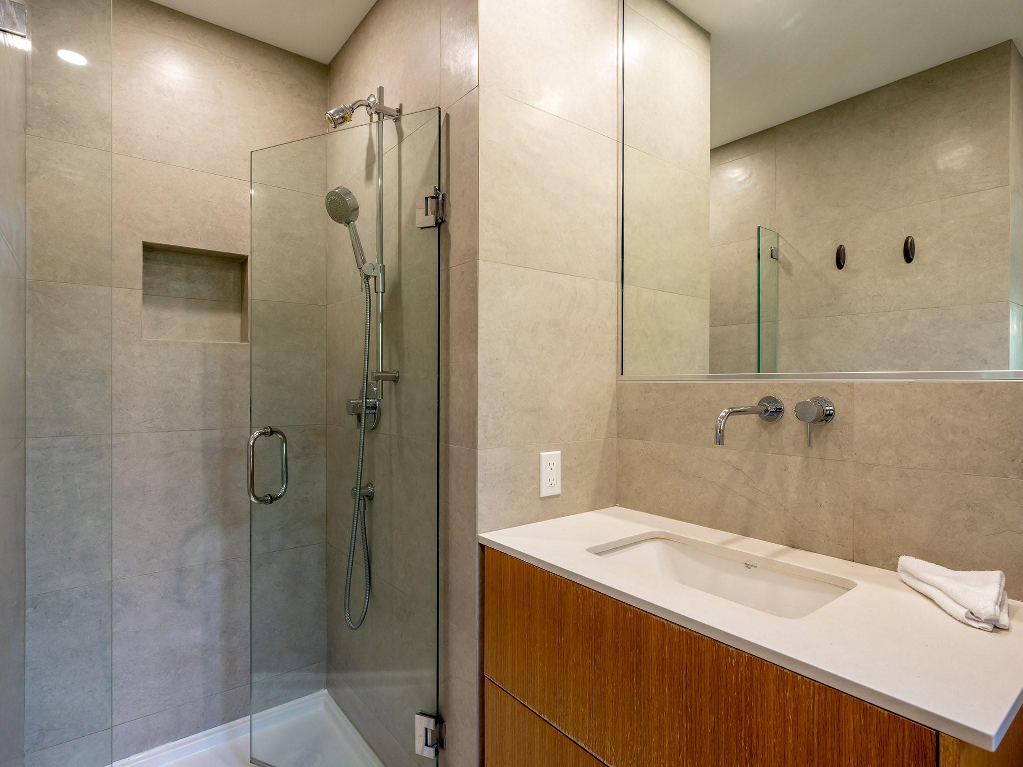 7206 Fitzsimmons Road North  image 10