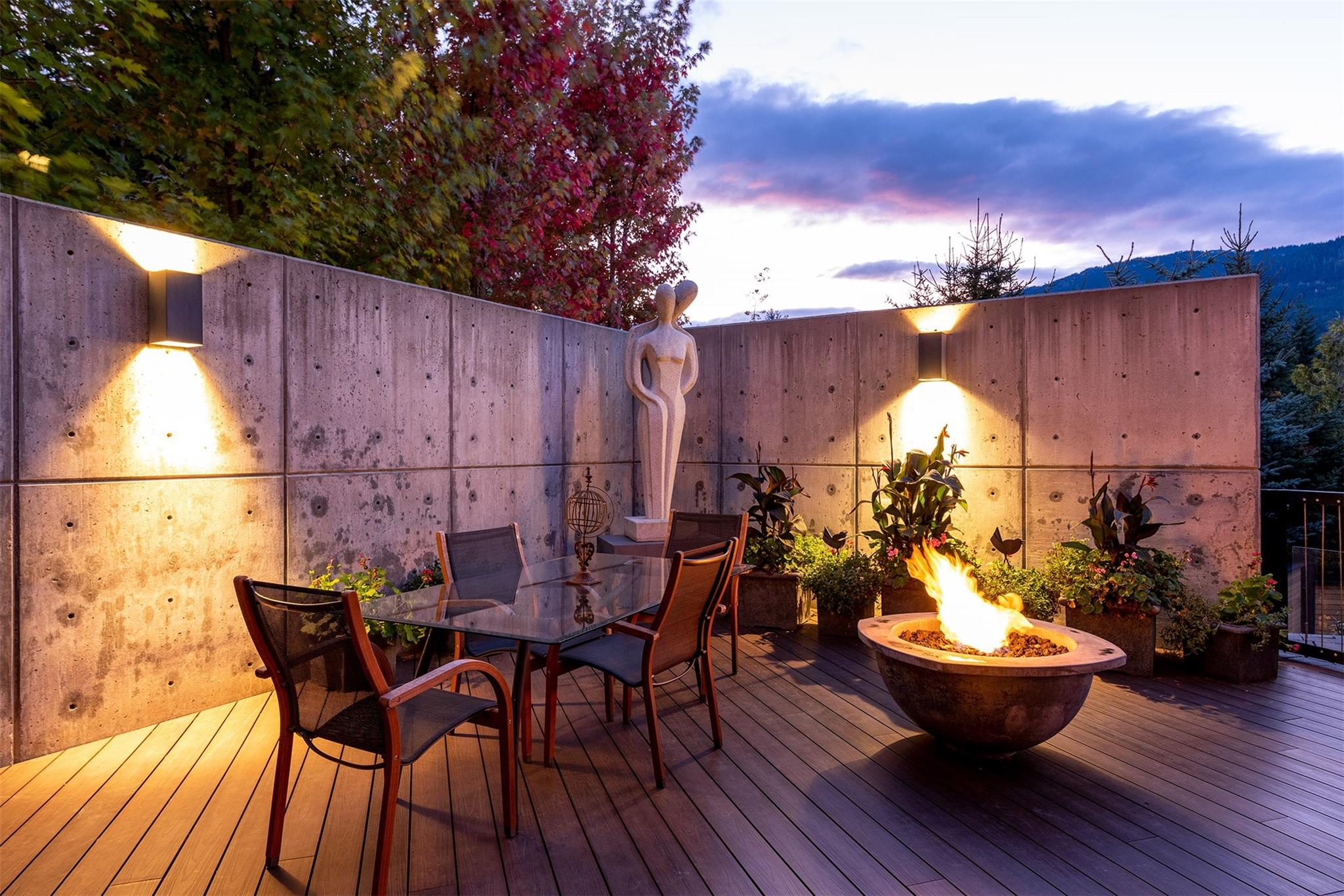 1563 Spring Creek Drive image 3