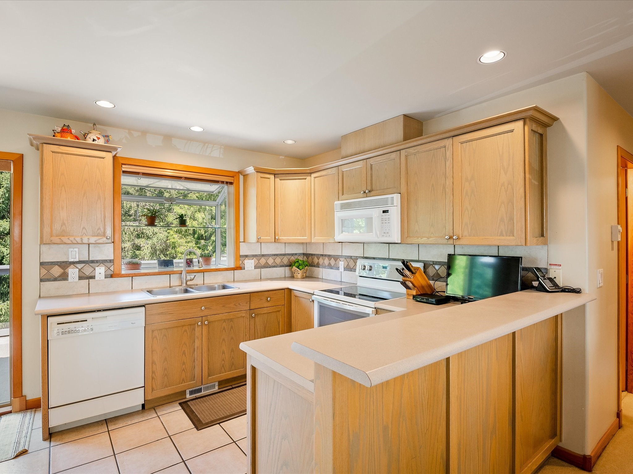 1489 Balsam Street image 9