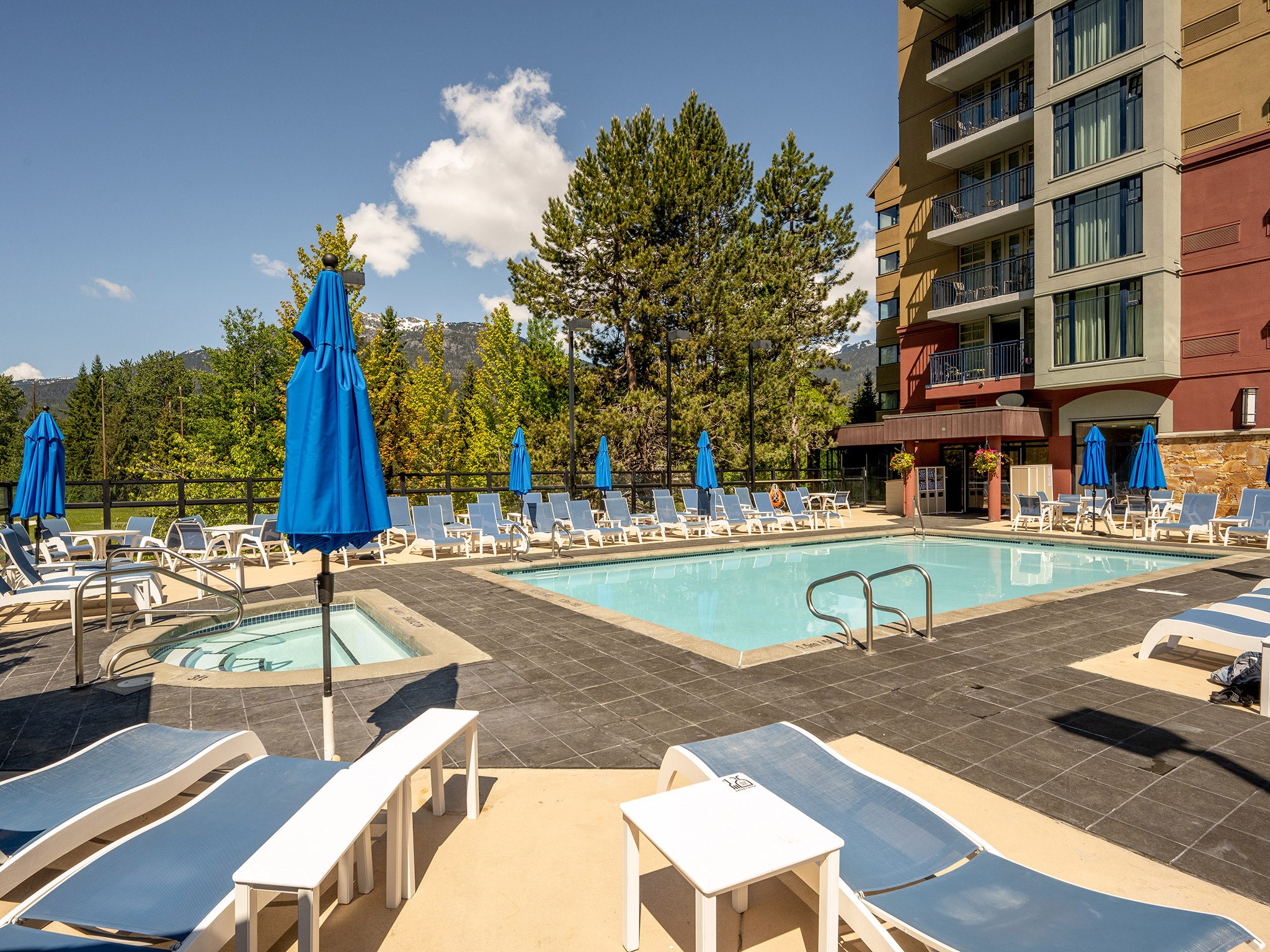 210/212-4050 Whistler Way image 14