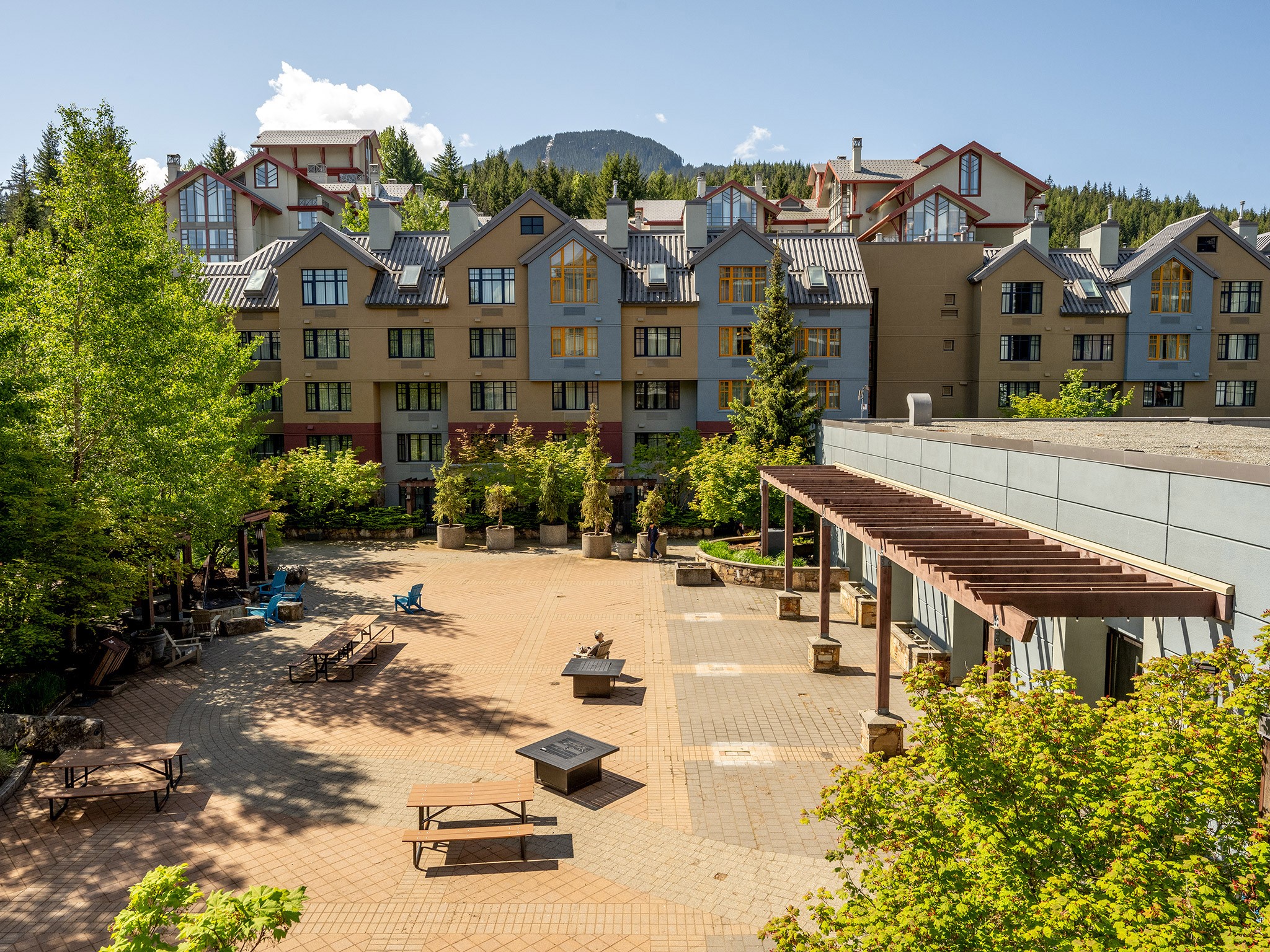 210/212-4050 Whistler Way image 7