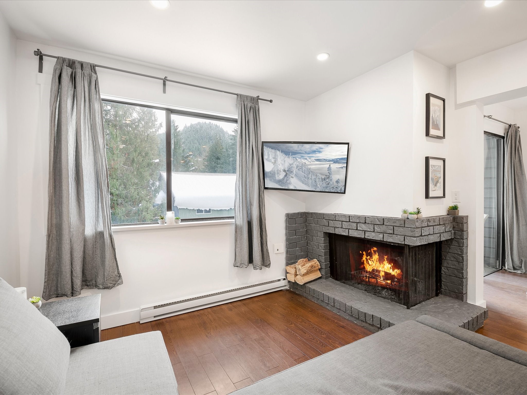 301-2129 Lake Placid Road image 2