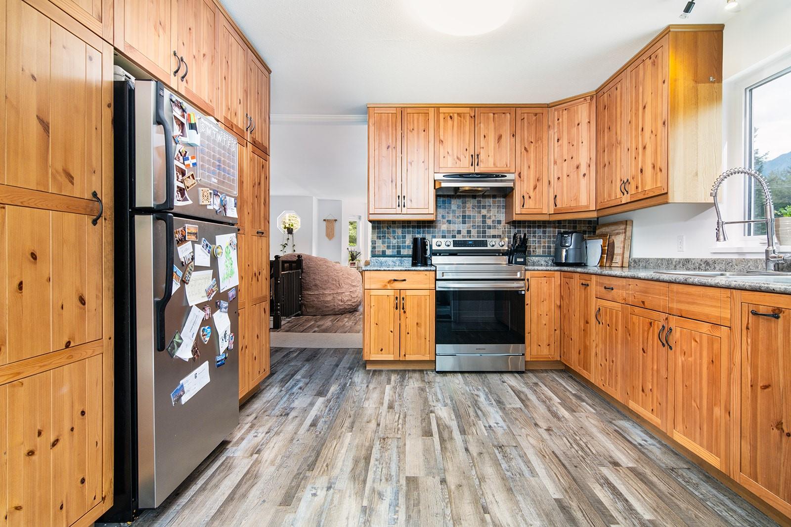7403 Harrow Road image 6