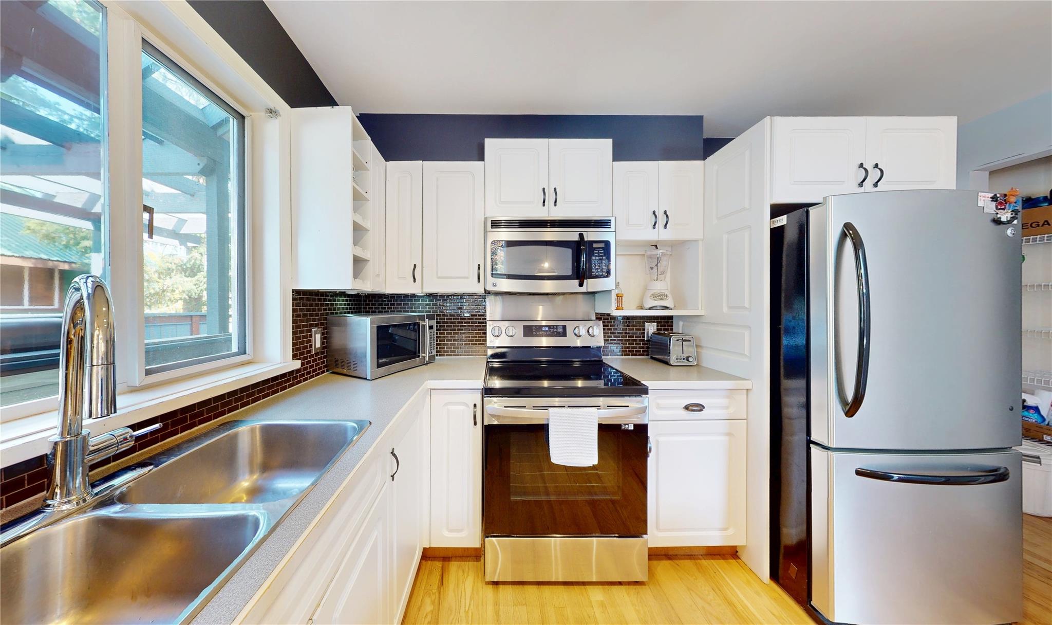1479 Lupin Street image 10
