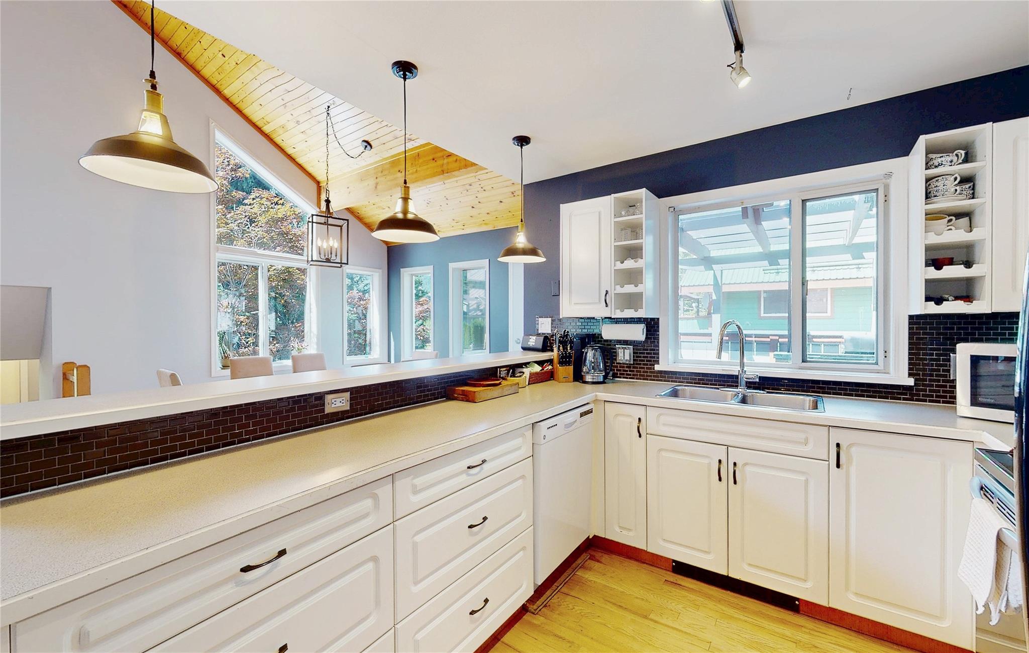 1479 Lupin Street image 11