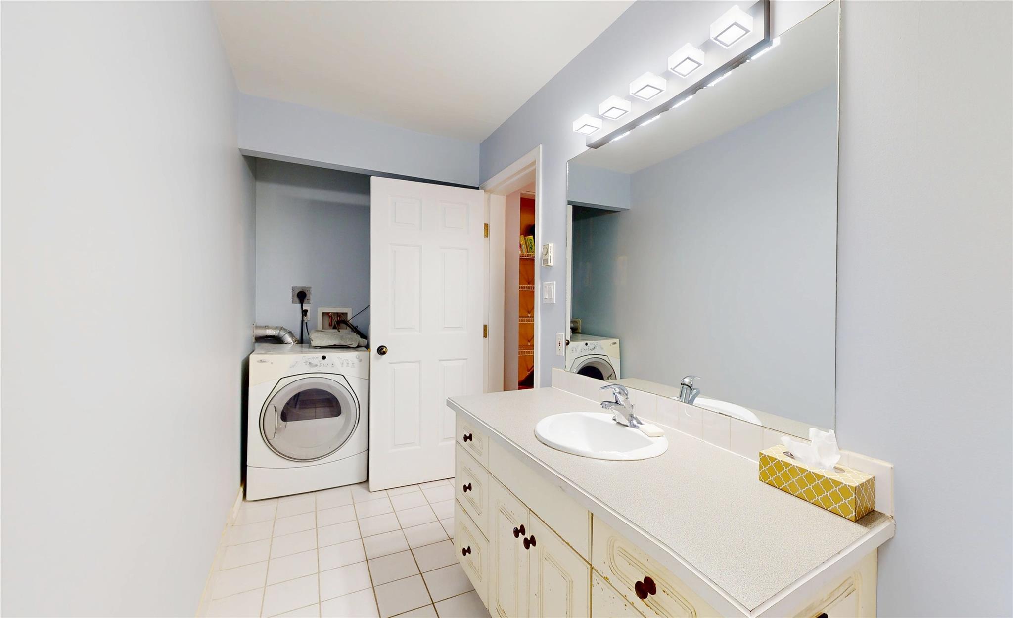 1479 Lupin Street image 14