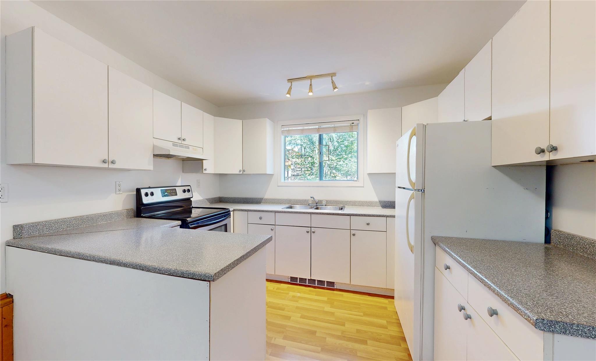 1479 Lupin Street image 35