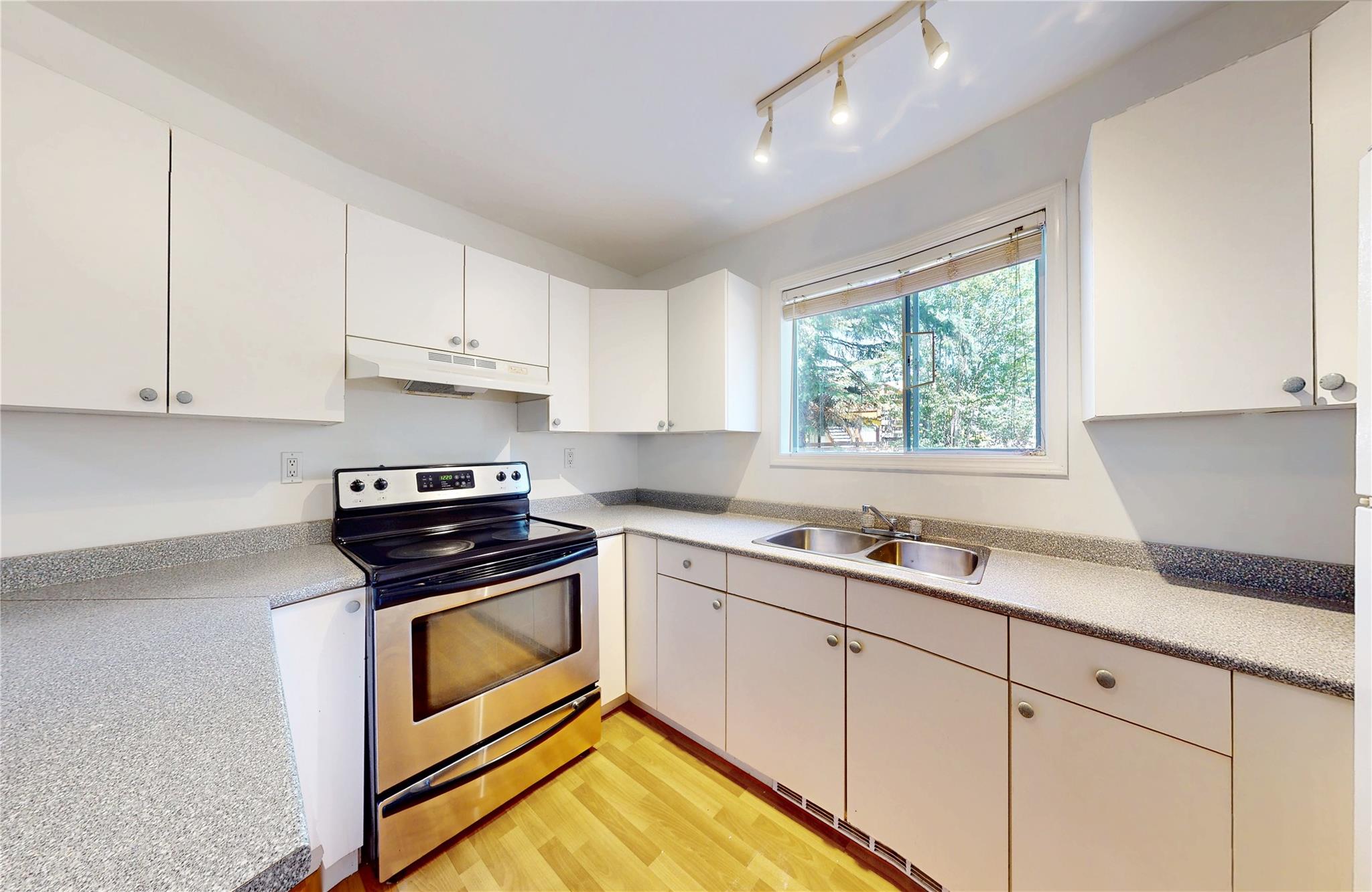 1479 Lupin Street image 36