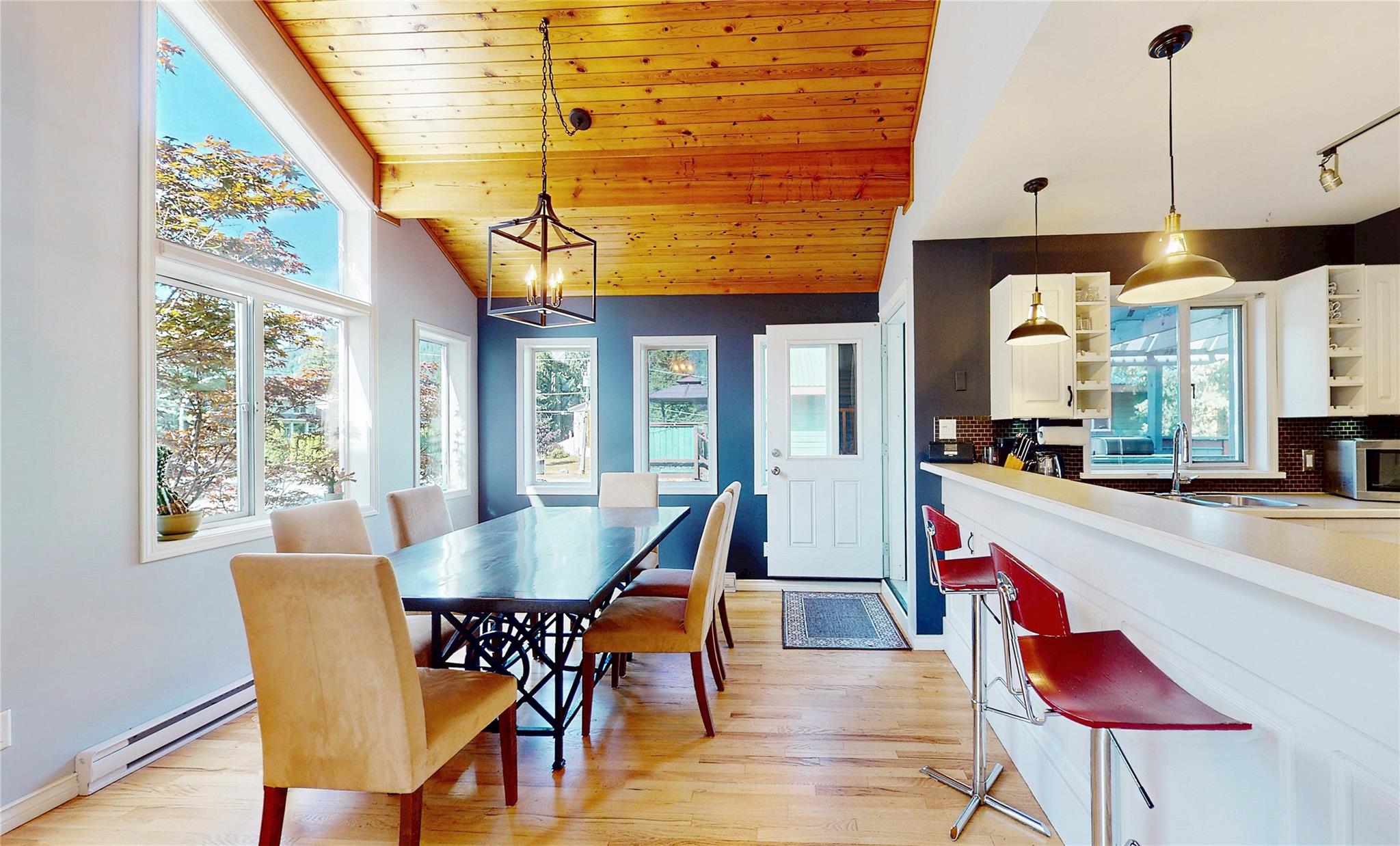 1479 Lupin Street image 7
