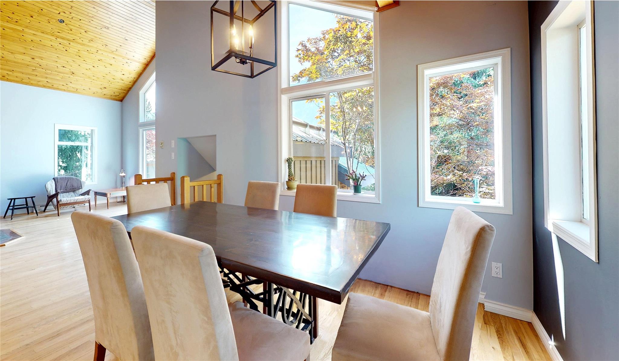 1479 Lupin Street image 8