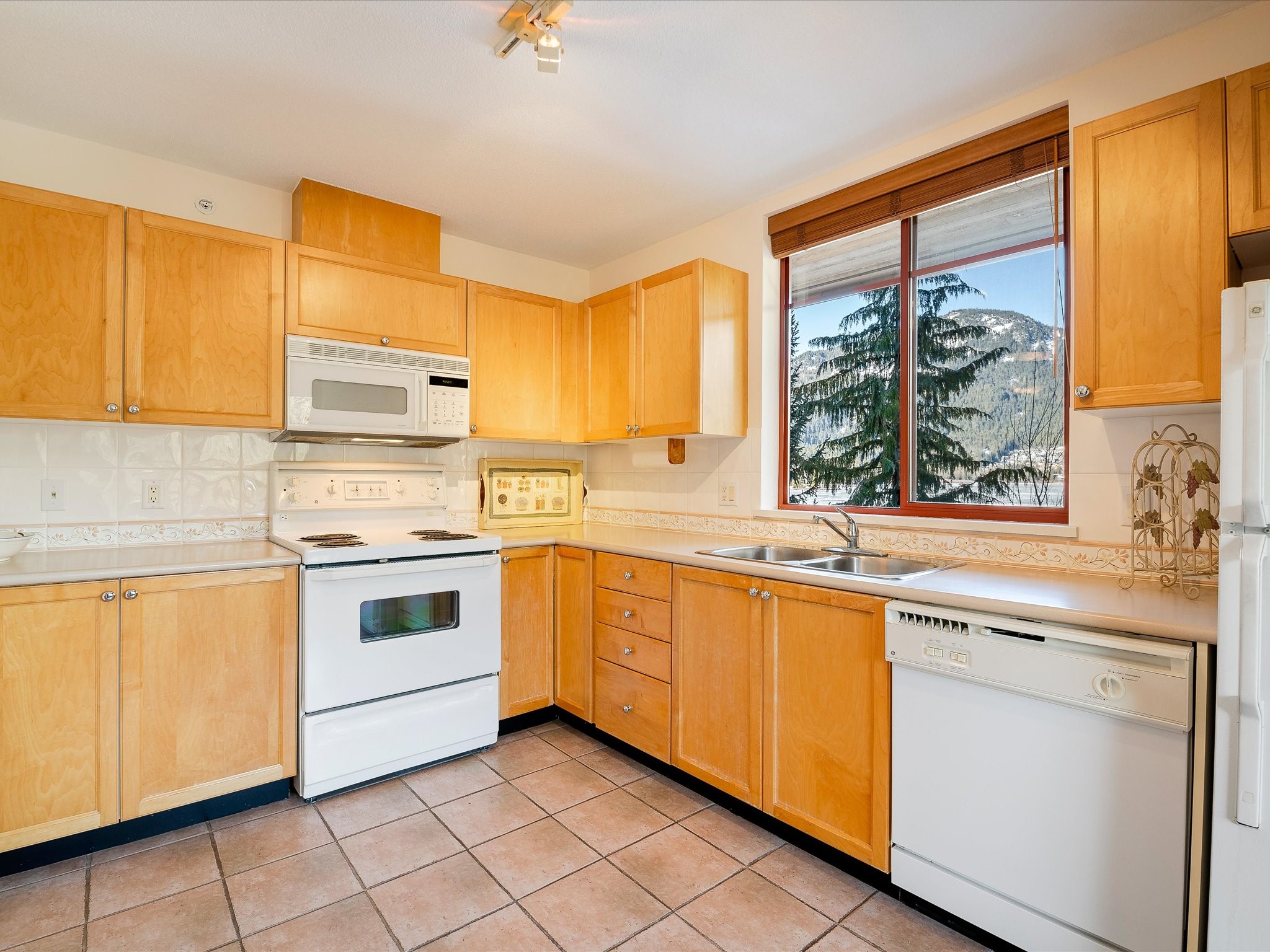 207-8080 Nicklaus North Boulevard image 6