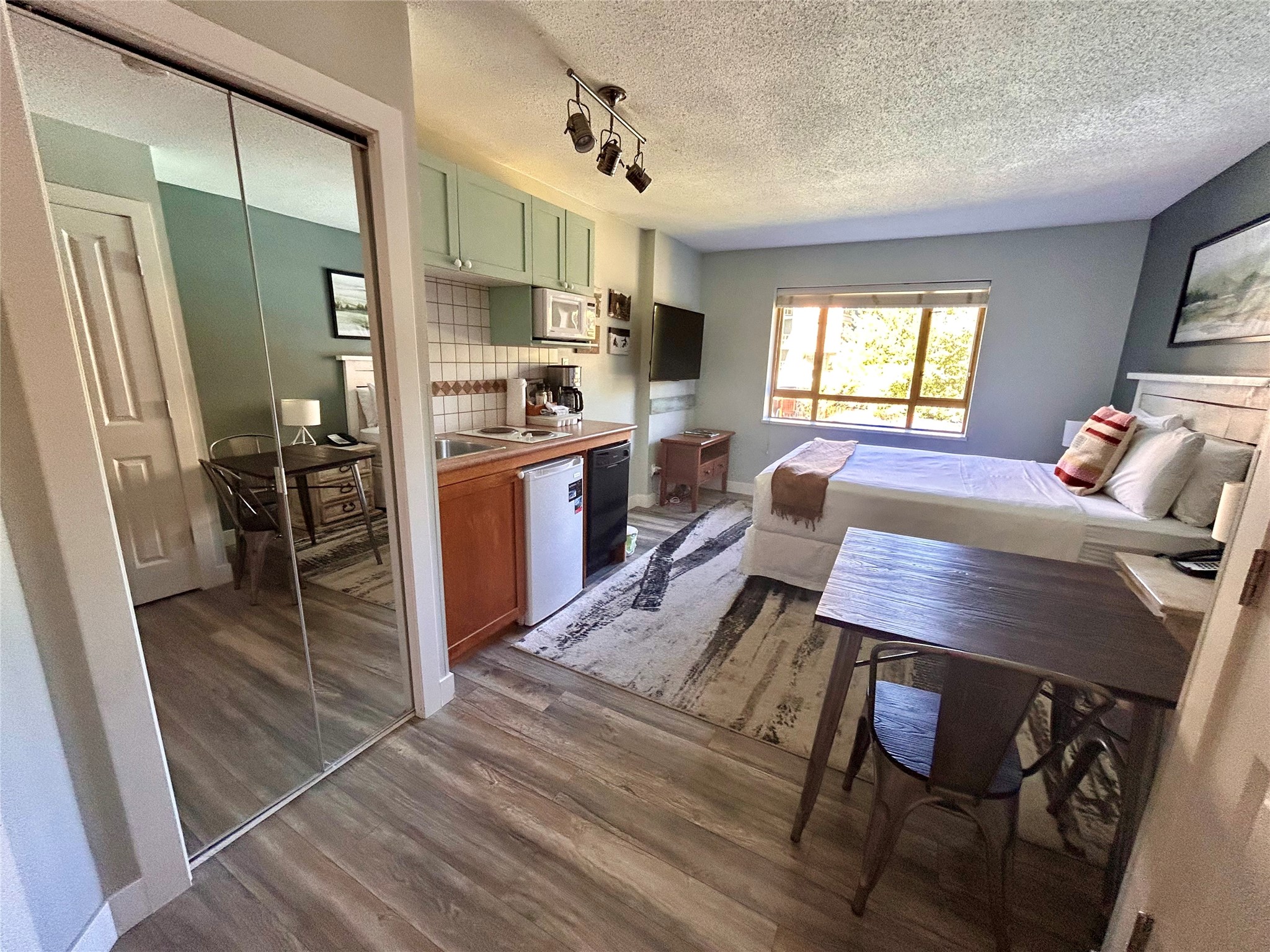 222-4315 Northlands Boulevard image 7