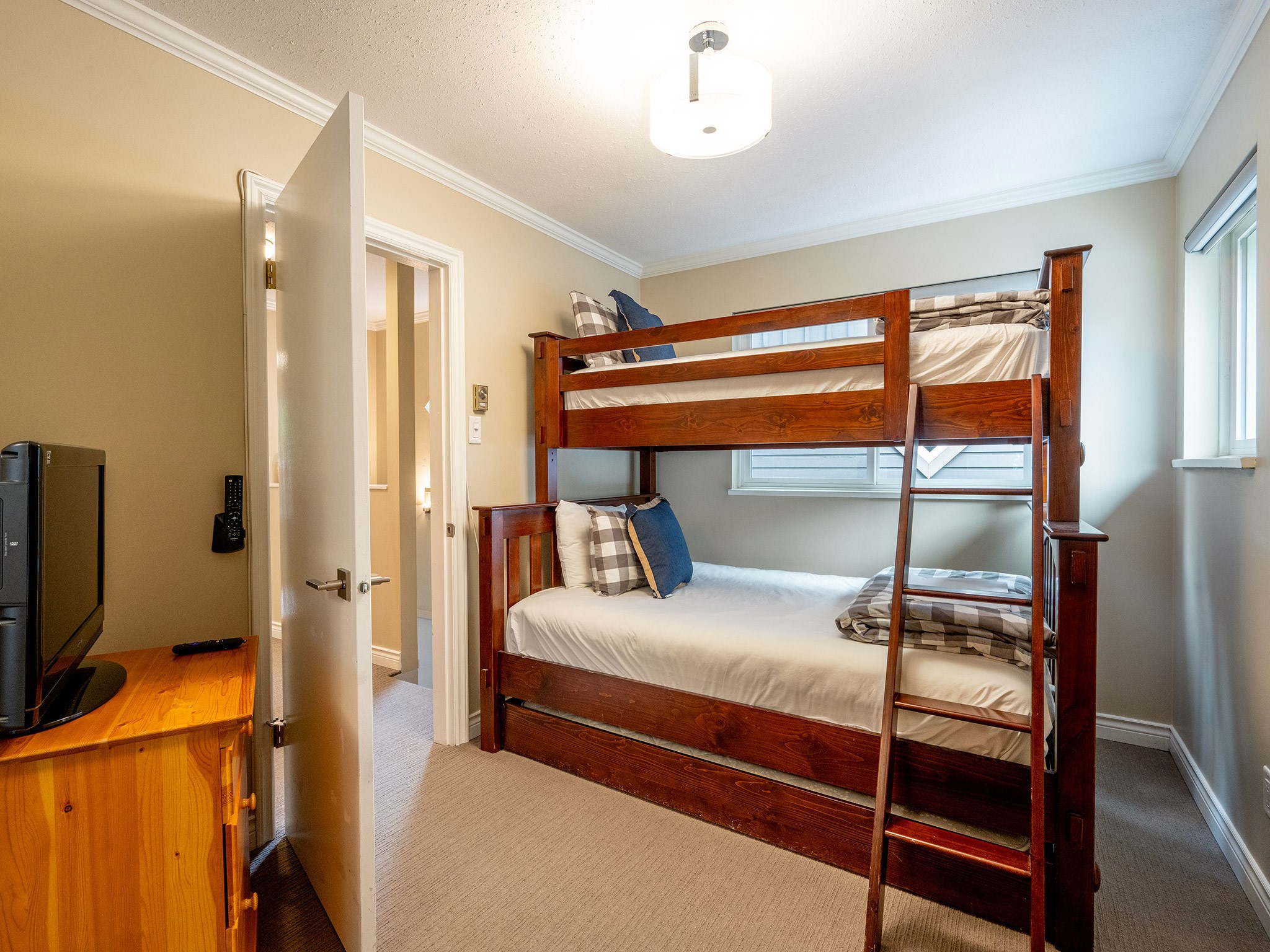 10-2211 Marmot Place image 11