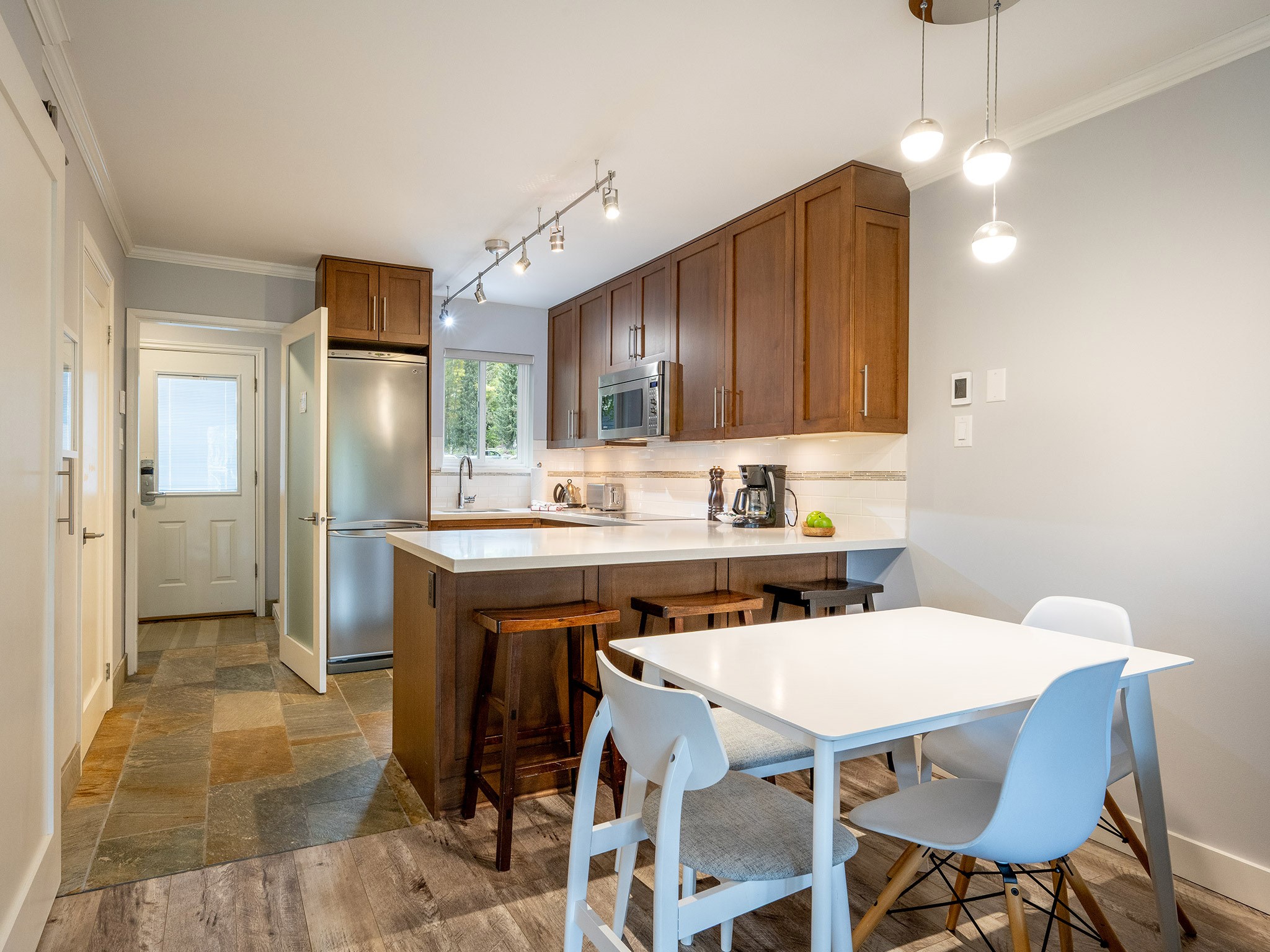 10-2211 Marmot Place image 3