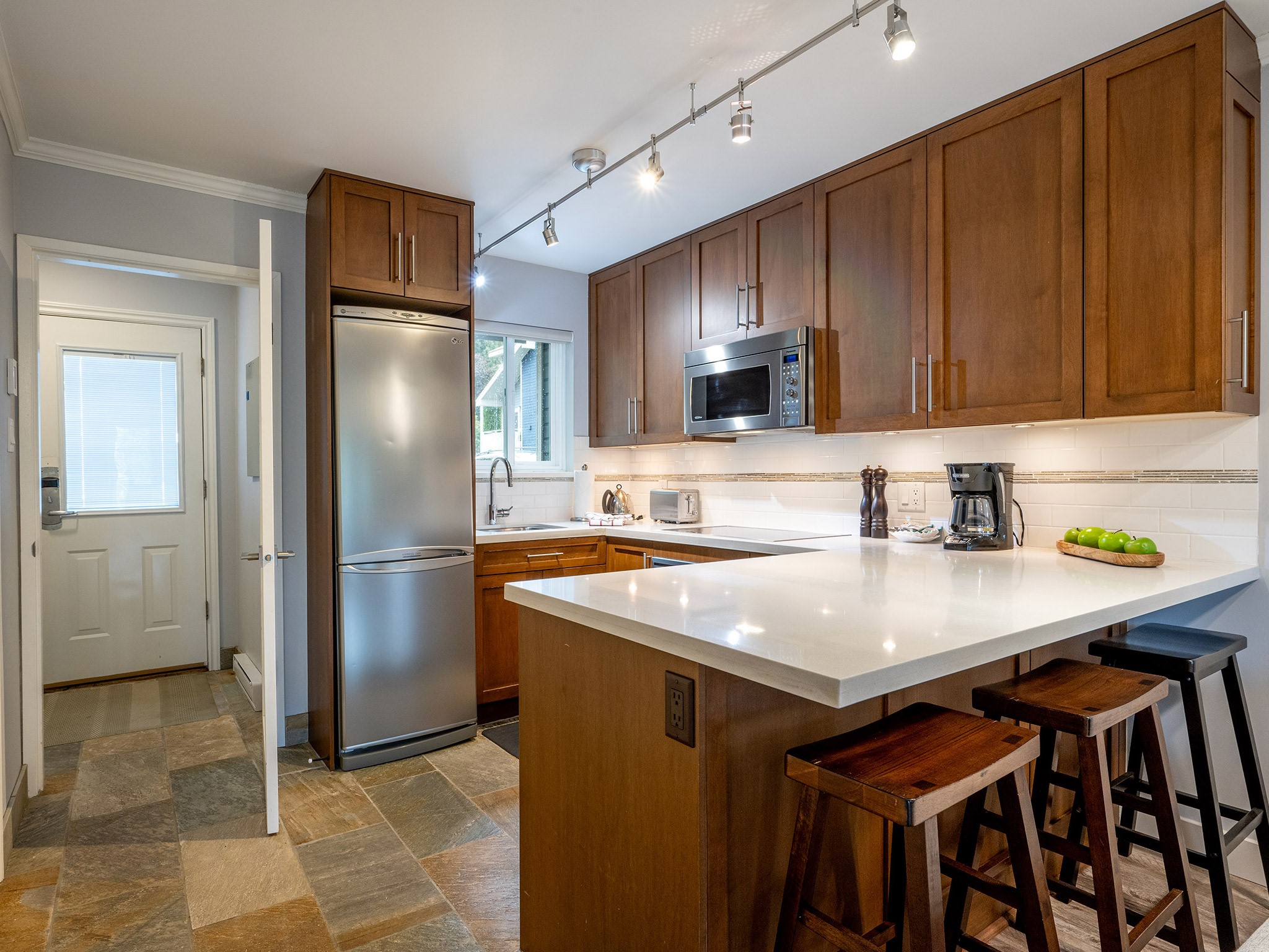 10-2211 Marmot Place image 5