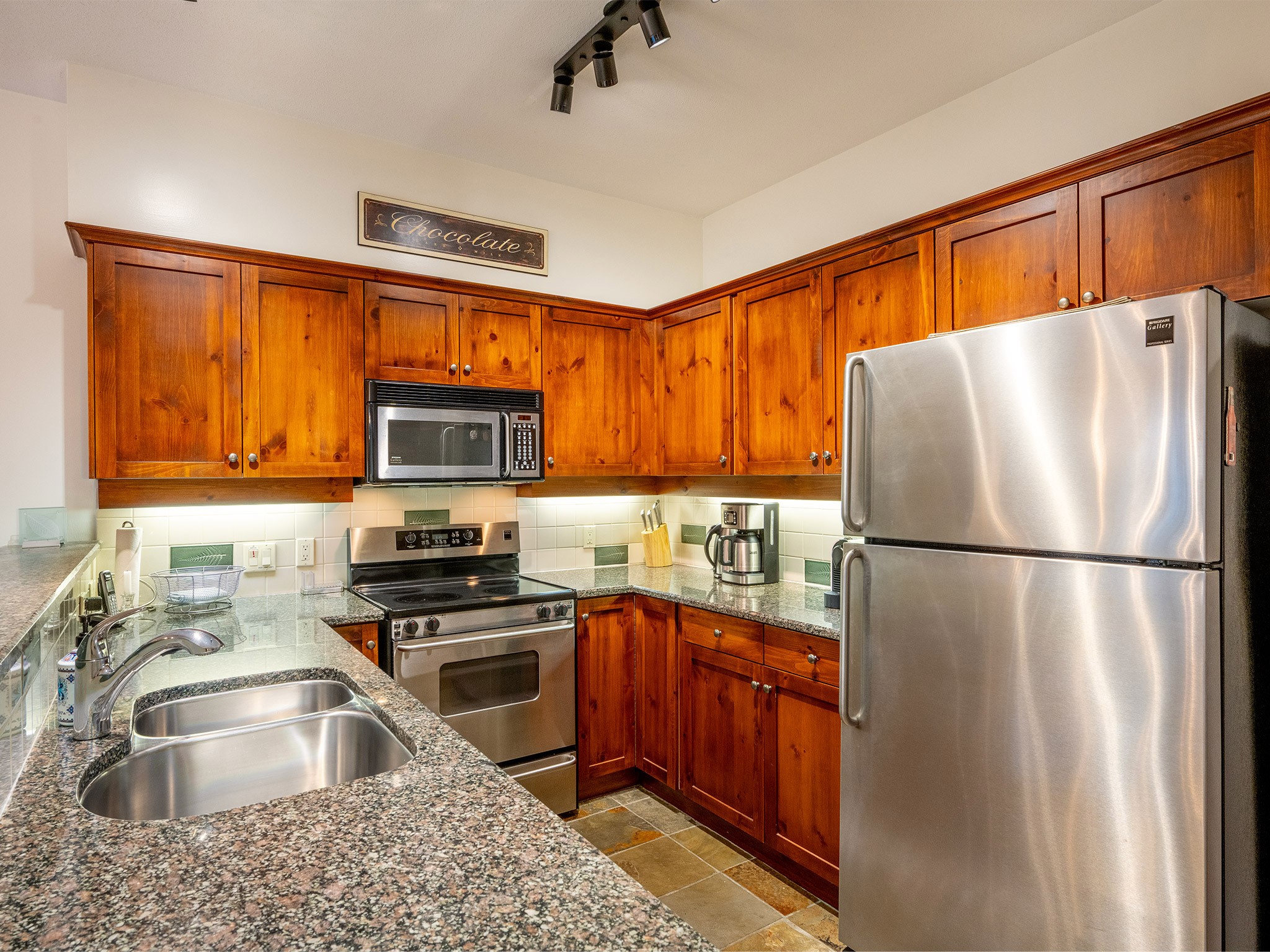 25-2301 Taluswood Place image 9