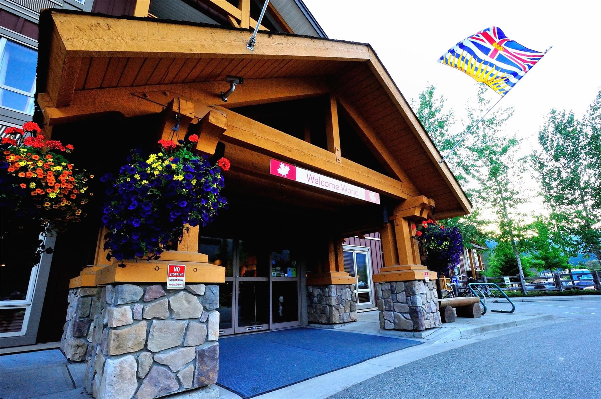 324-1490 Highway 99  image 15