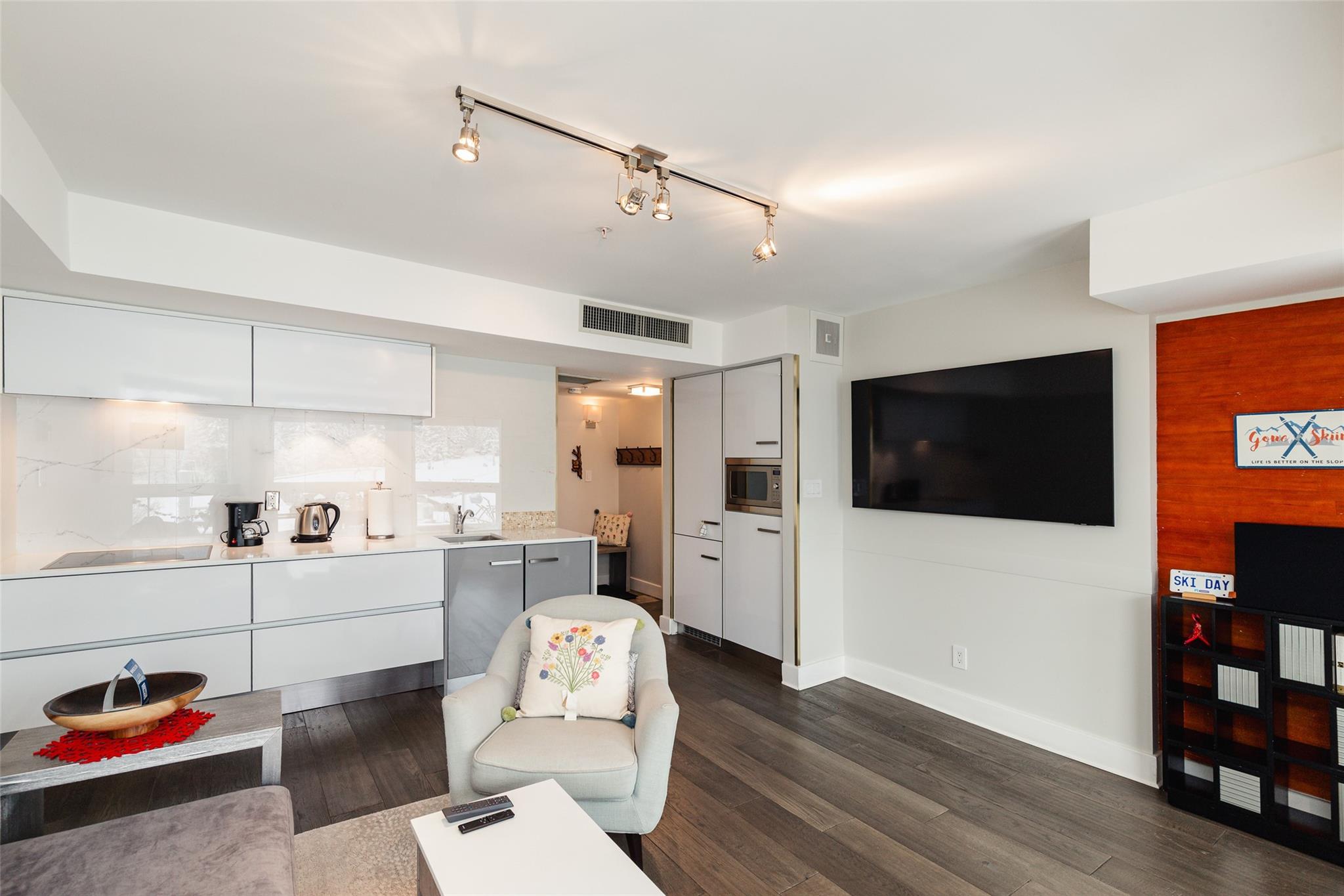 415-4557 Blackcomb Way image 5