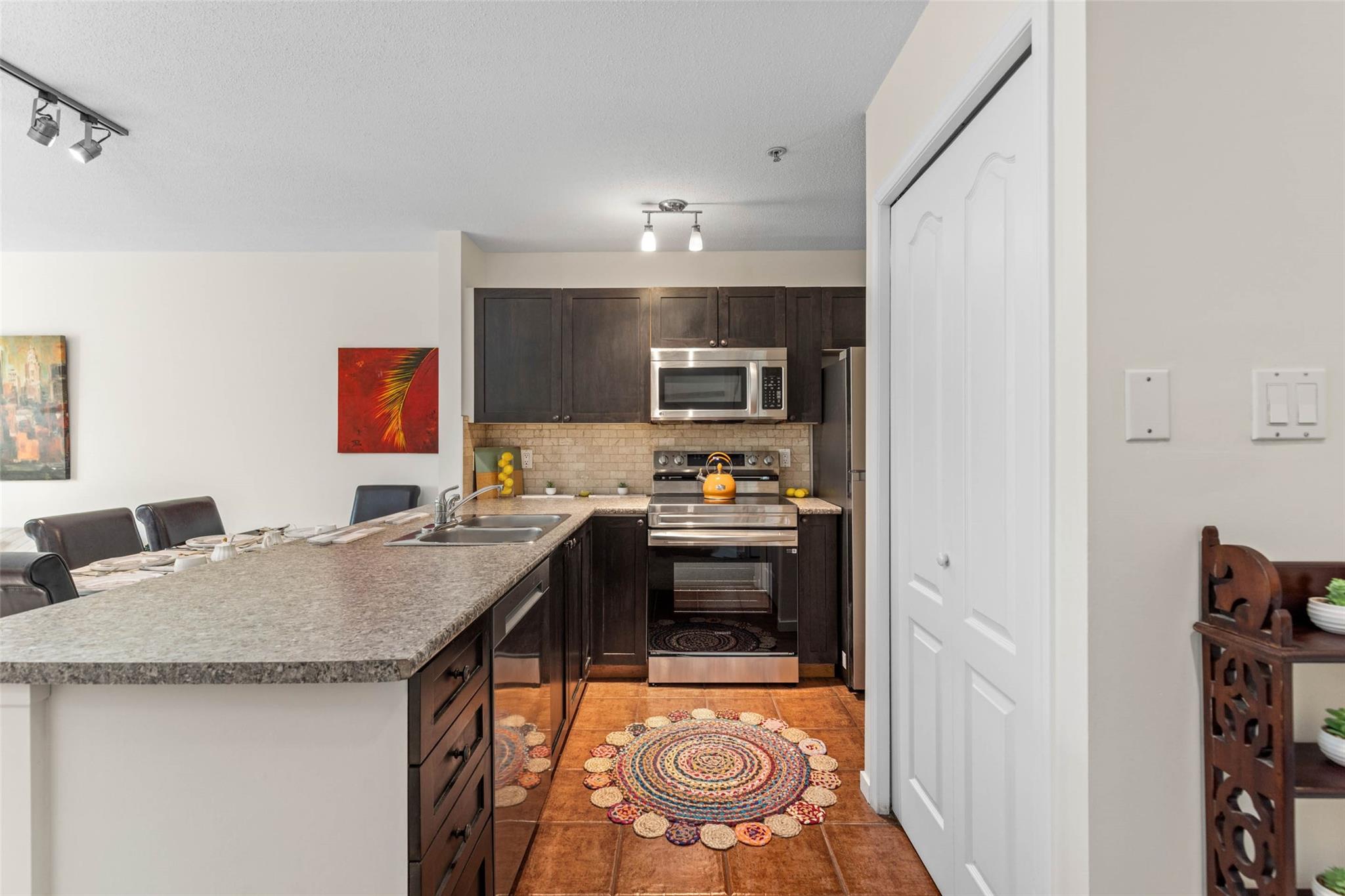 203-4314 Main Street image 6