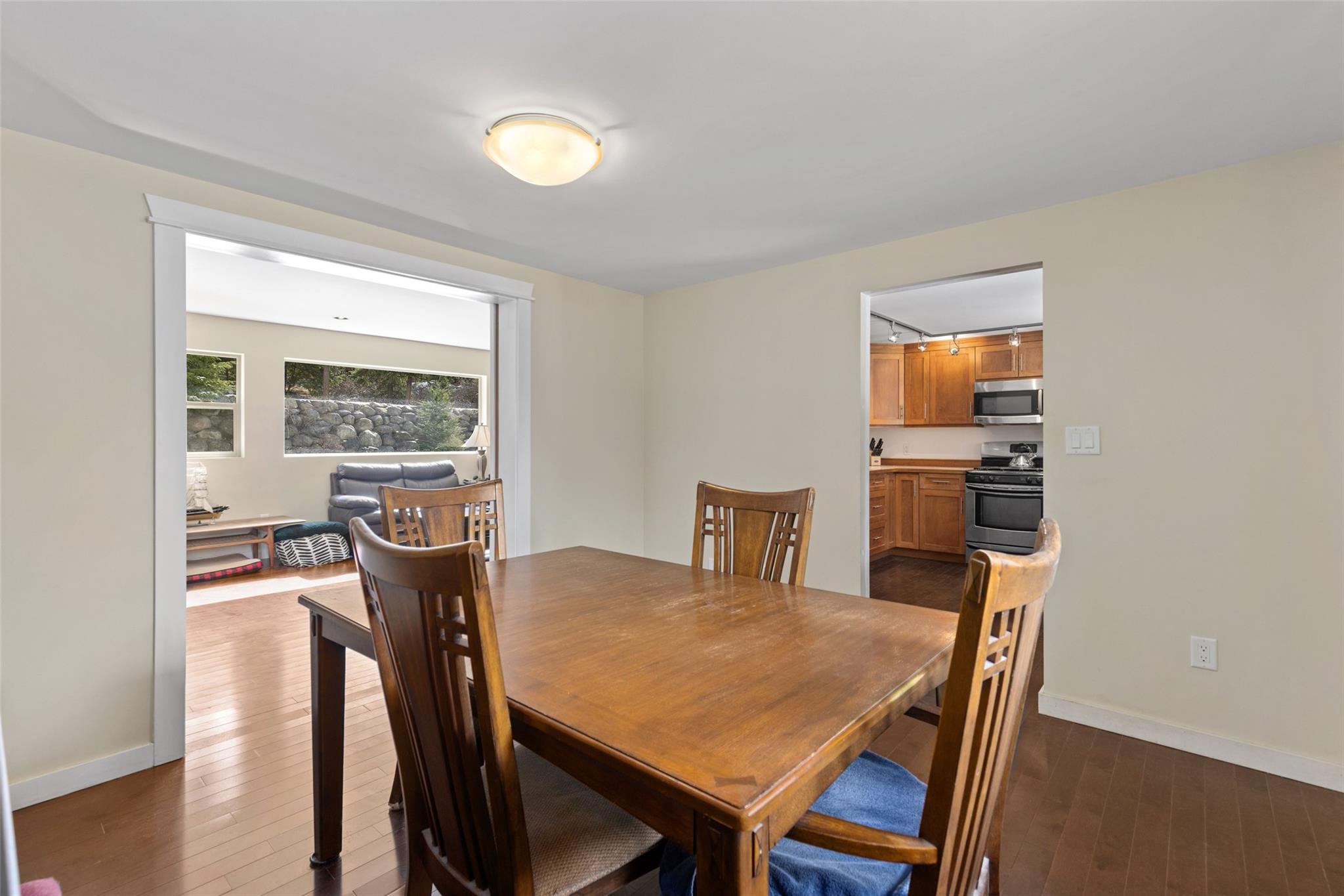 9660 Devine Street image 14