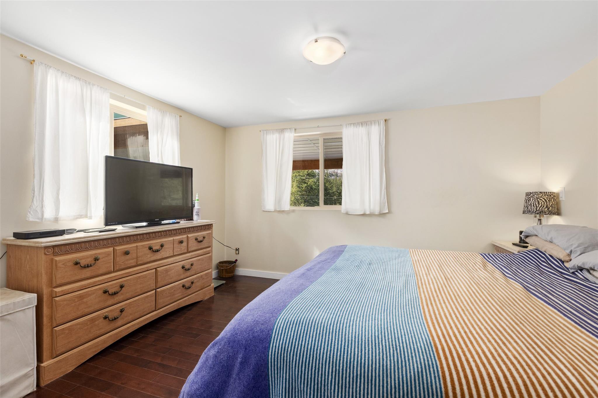 9660 Devine Street image 21