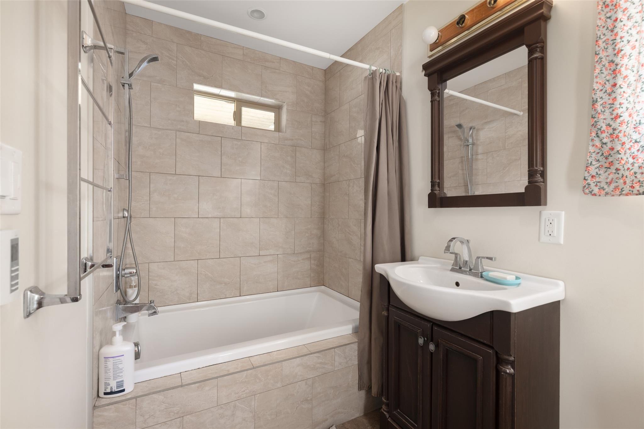 9660 Devine Street image 23