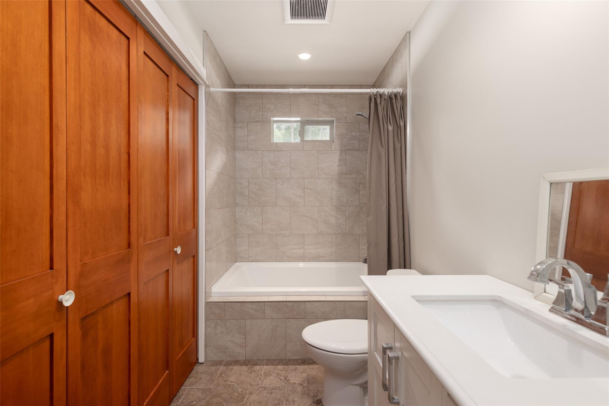 9660 Devine Street image 24