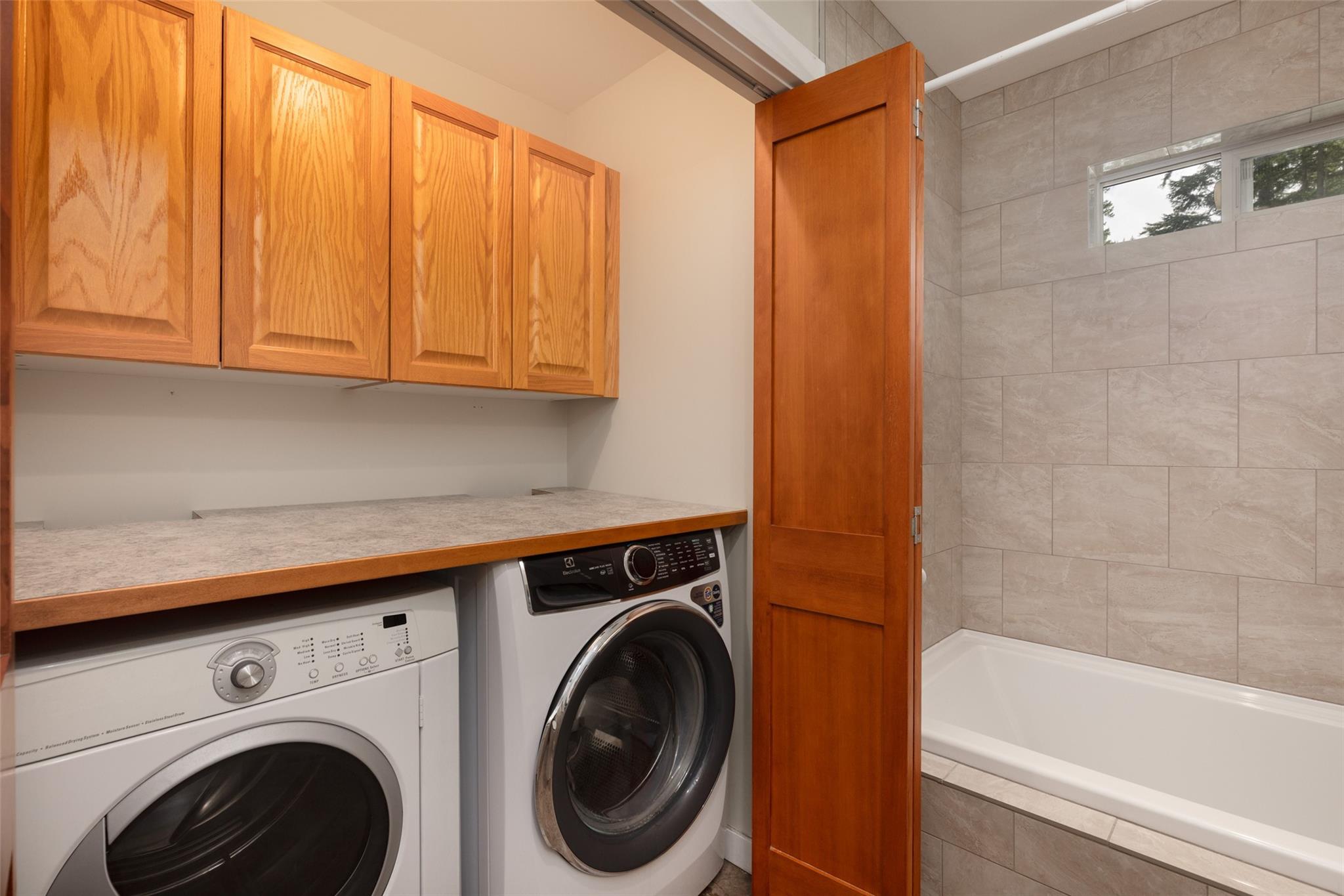 9660 Devine Street image 25