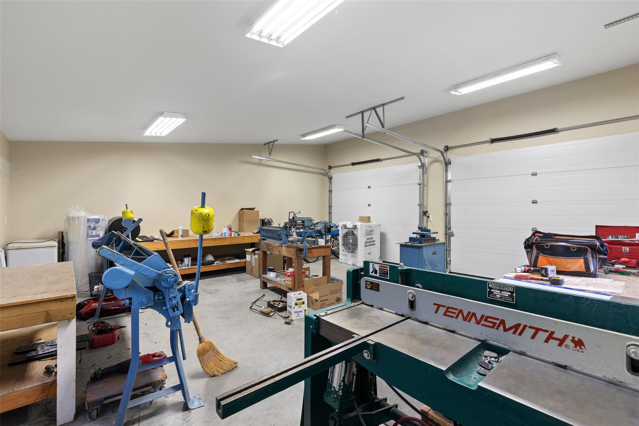 9660 Devine Street image 27