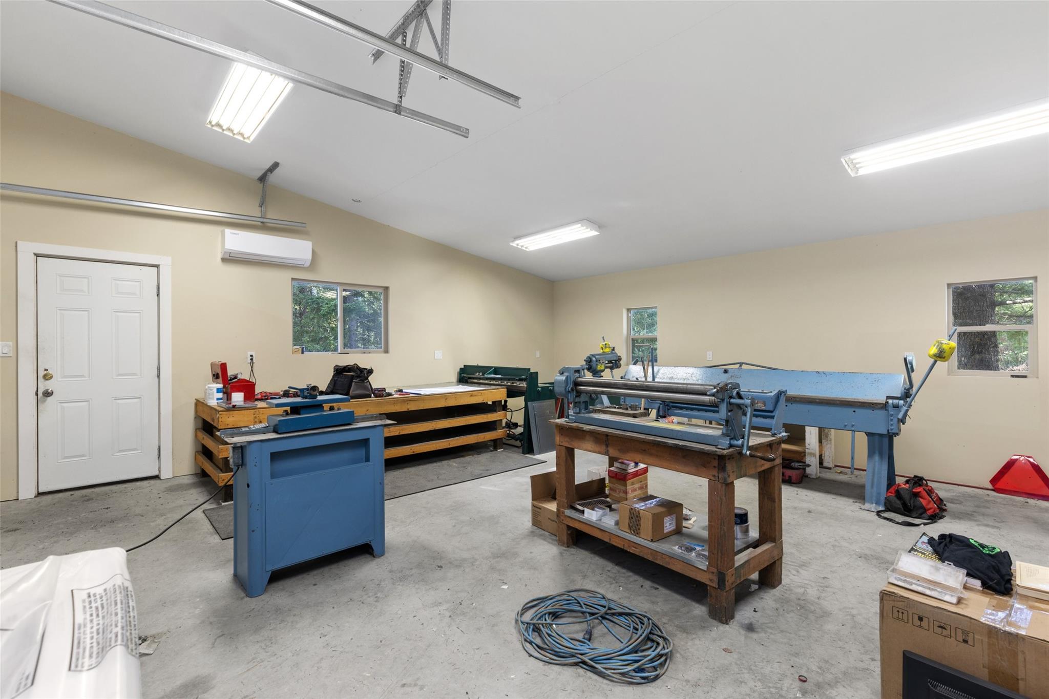 9660 Devine Street image 28