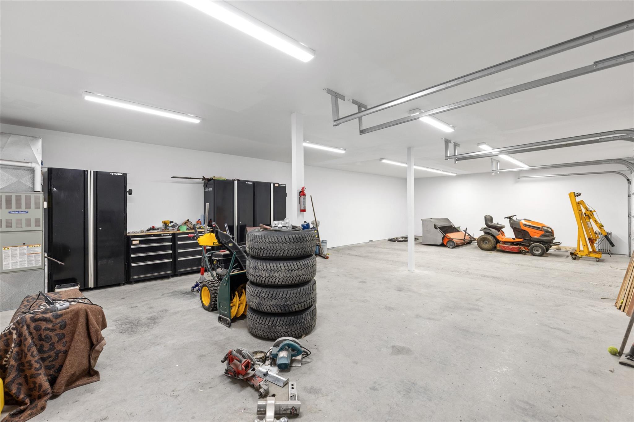 9660 Devine Street image 29