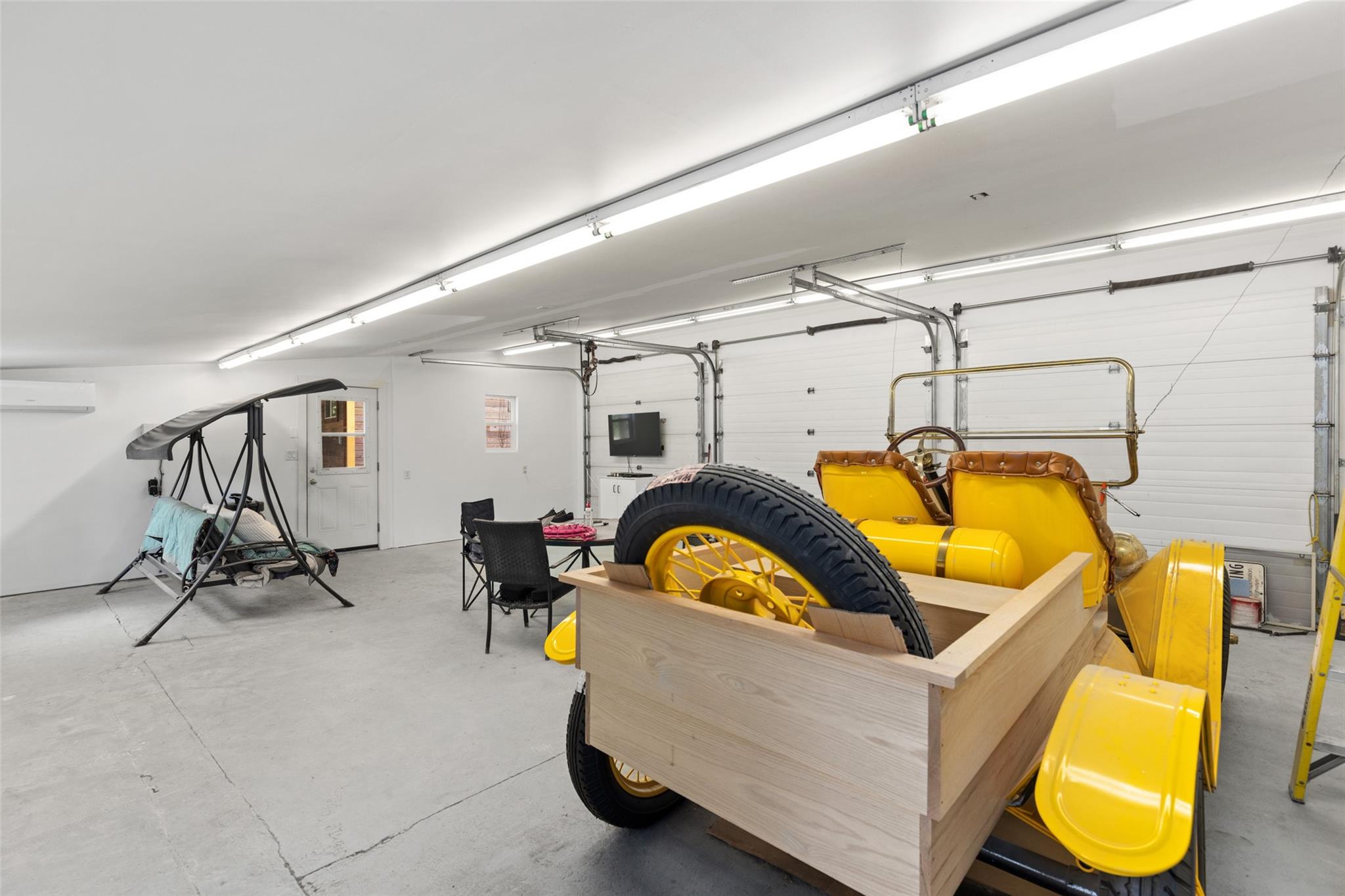 9660 Devine Street image 31