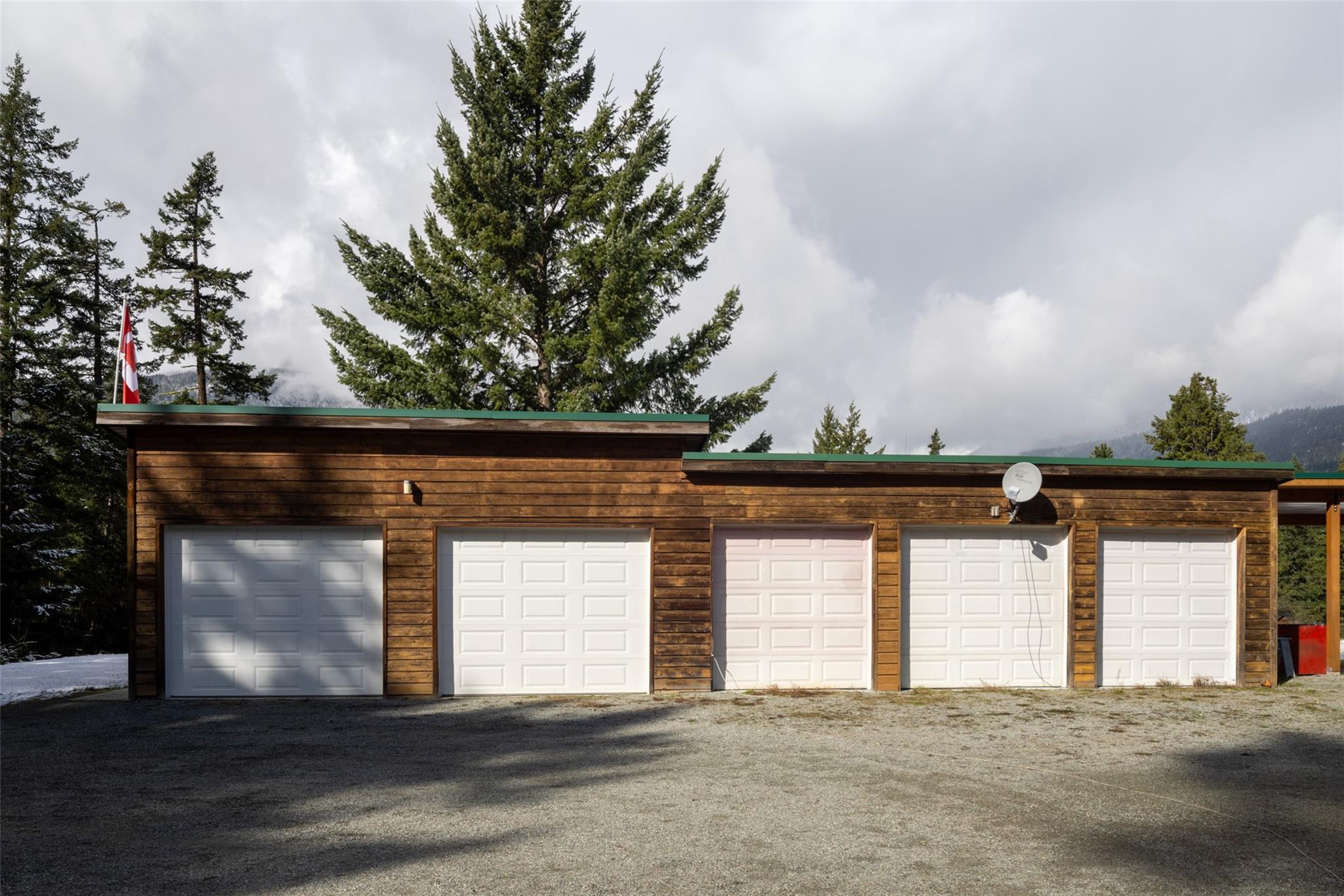 9660 Devine Street image 4