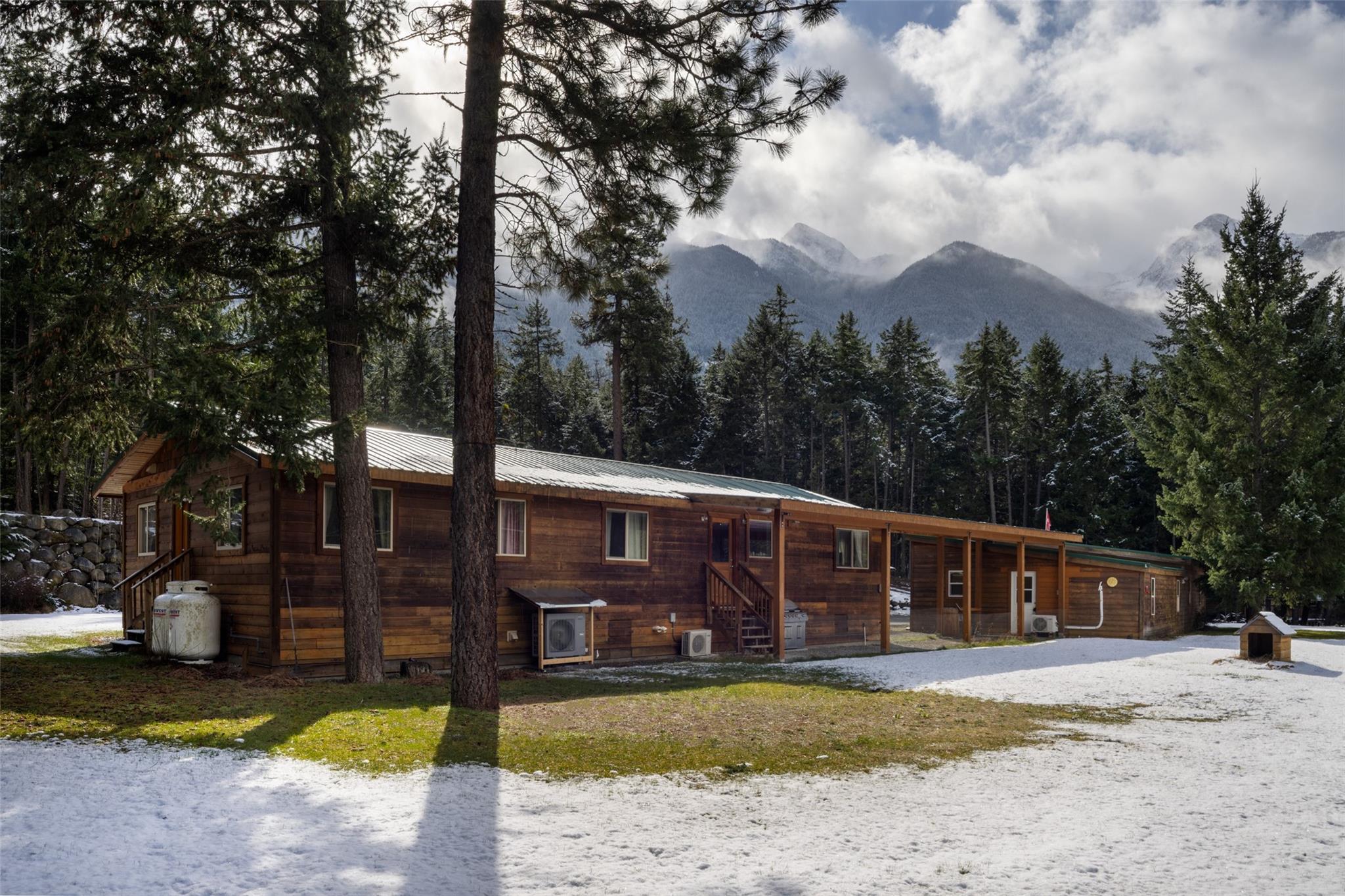 9660 Devine Street image 8