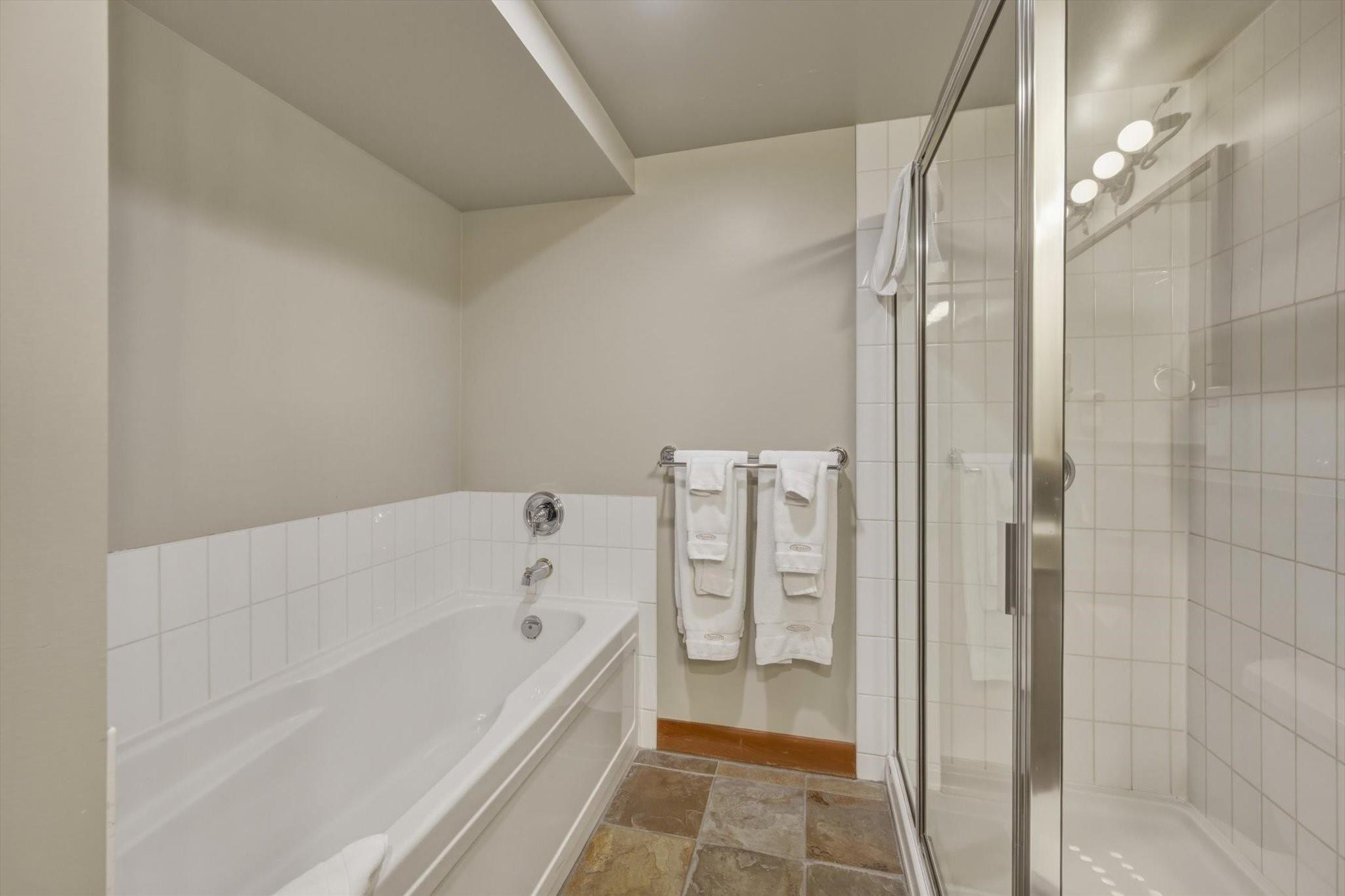 416C-2036 London Lane image 19