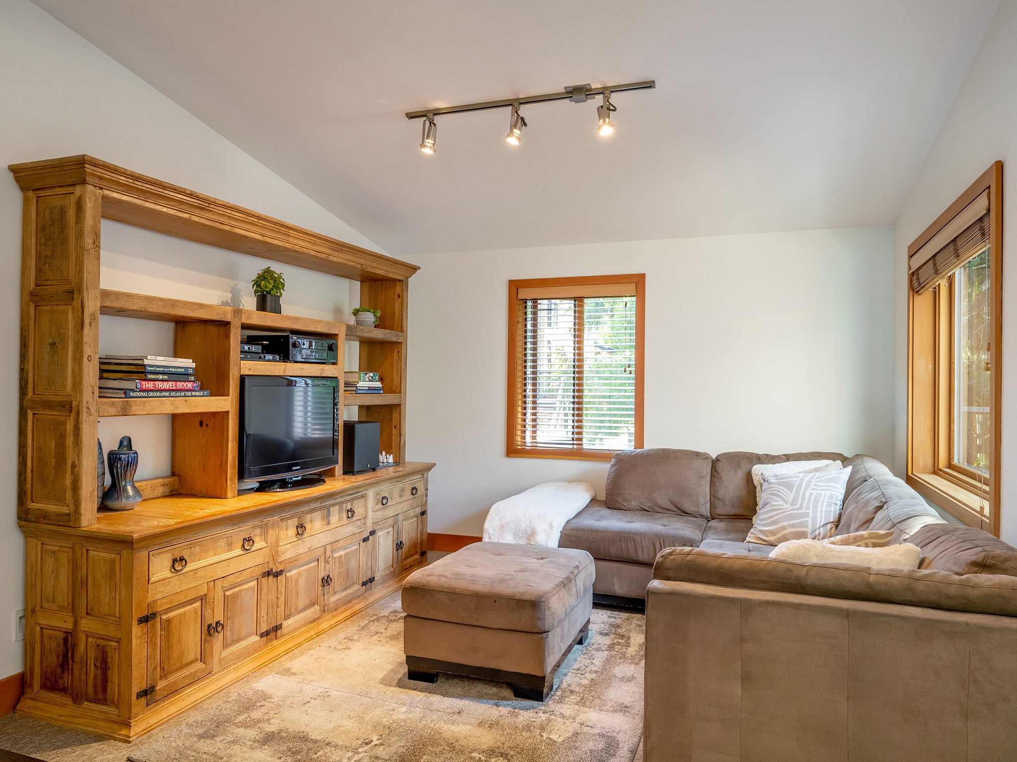 6444 Toad Hollow  image 5