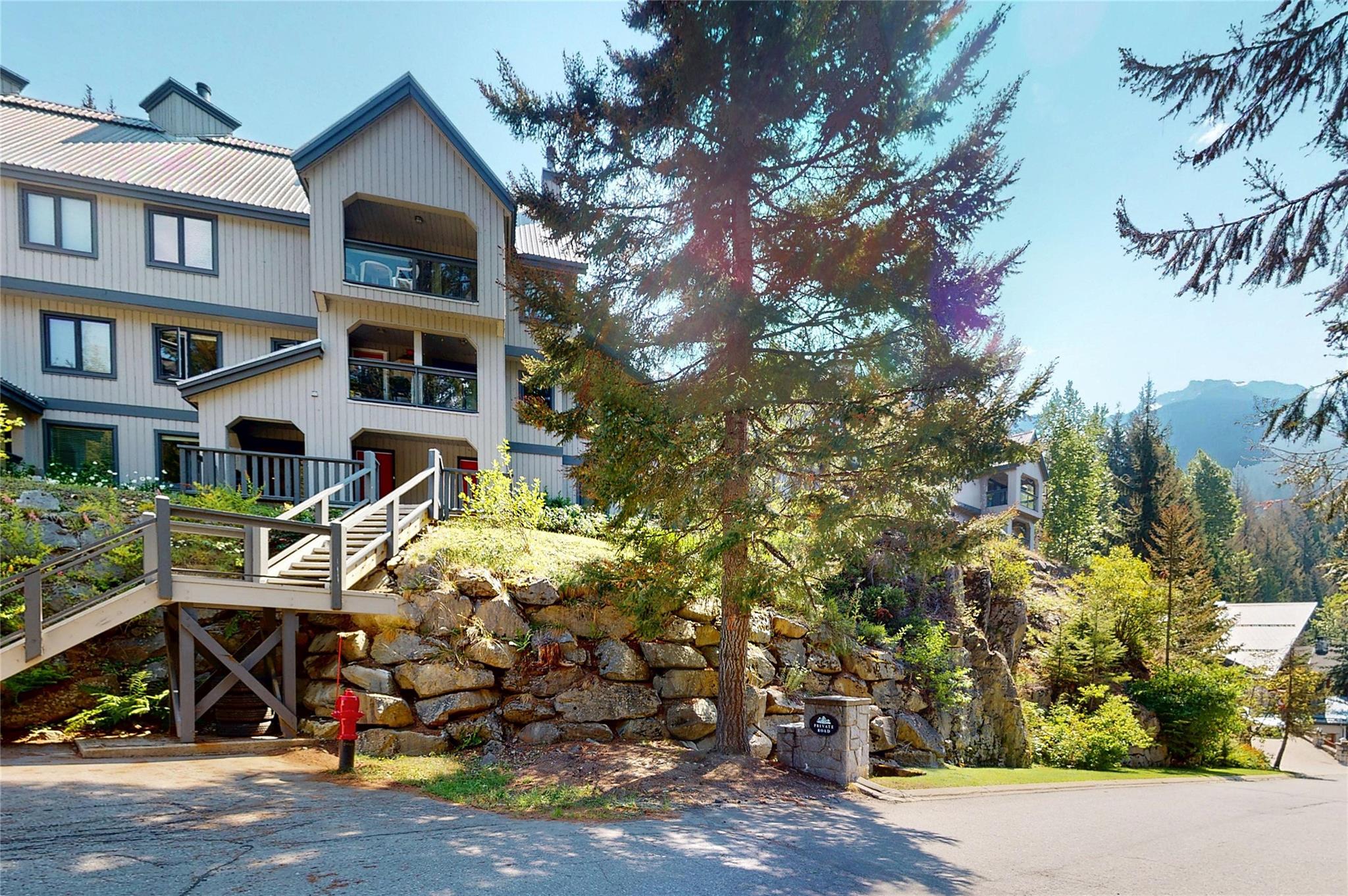 11-2556 Snowridge Crescent image 1