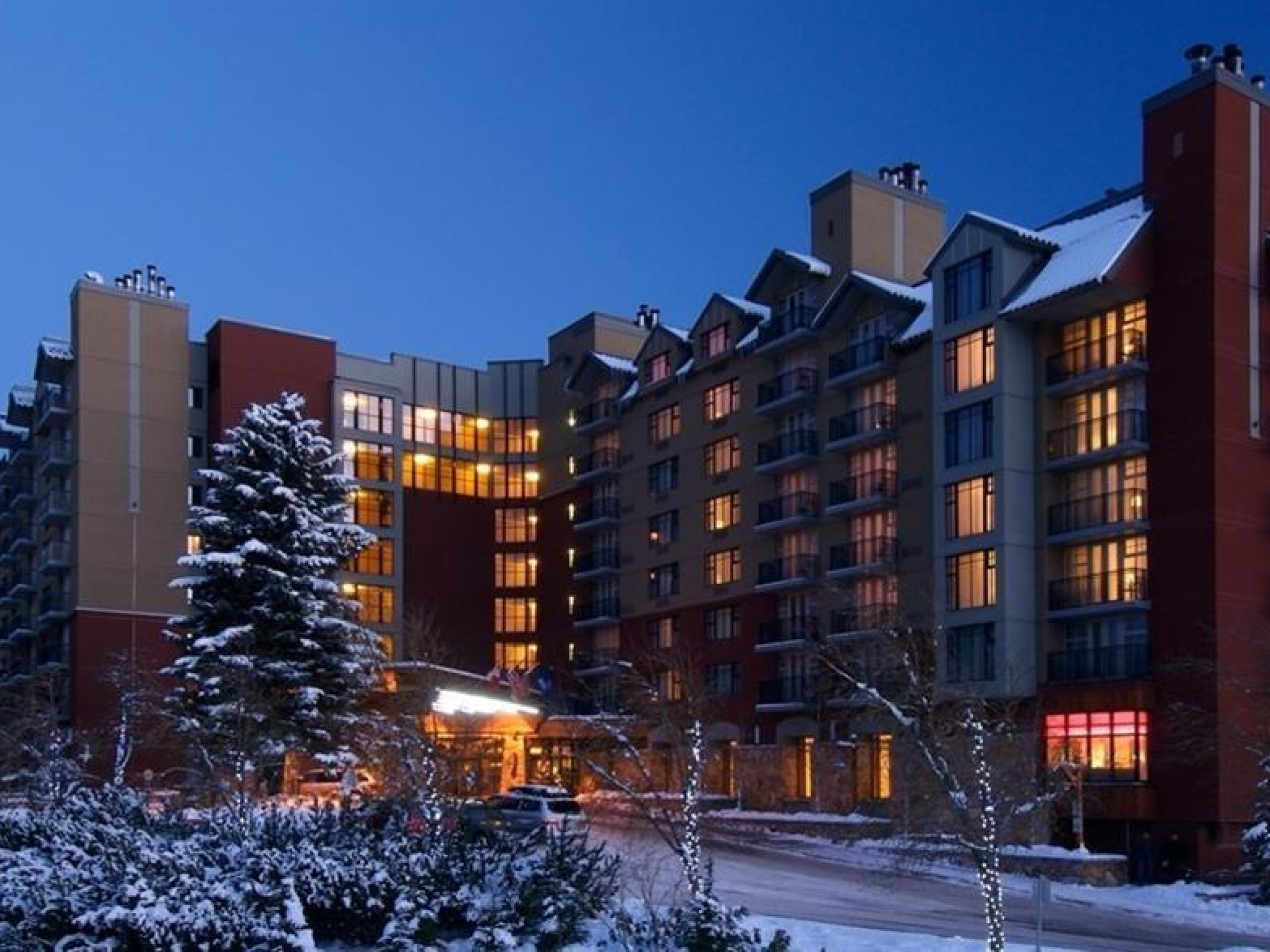 329/331-4050 Whistler Way image 1