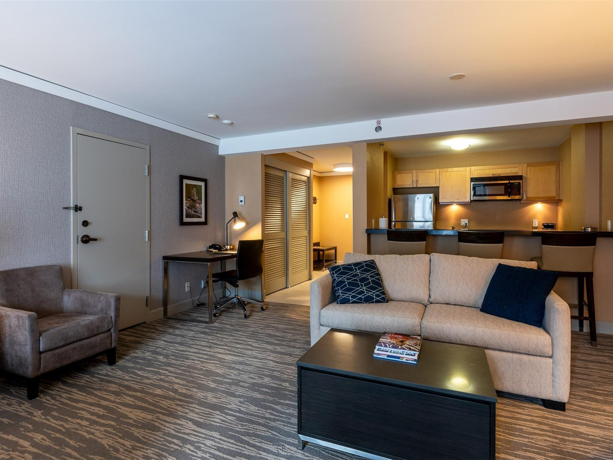 329/331-4050 Whistler Way image 3