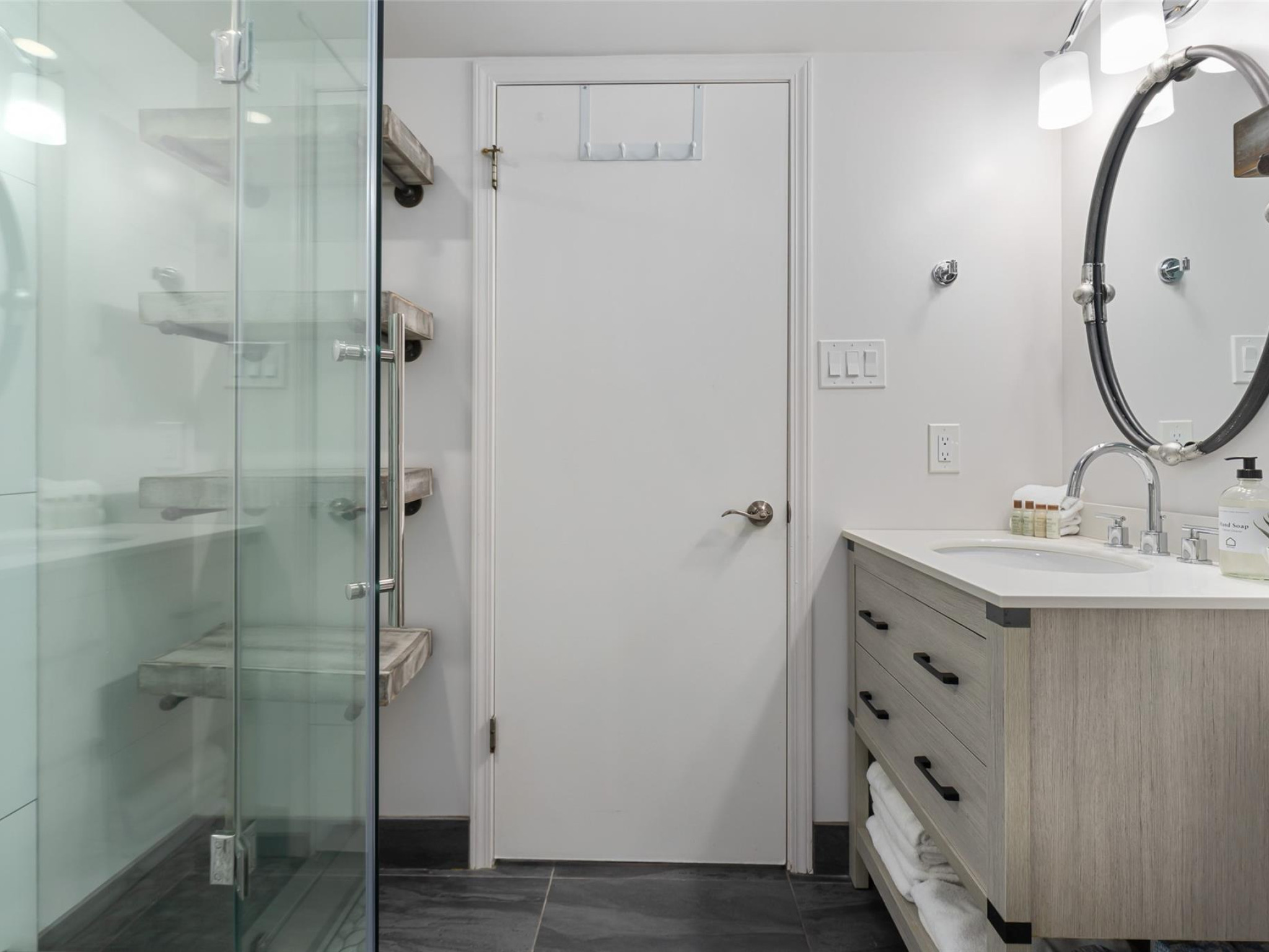 506-4809 Spearhead Drive image 17