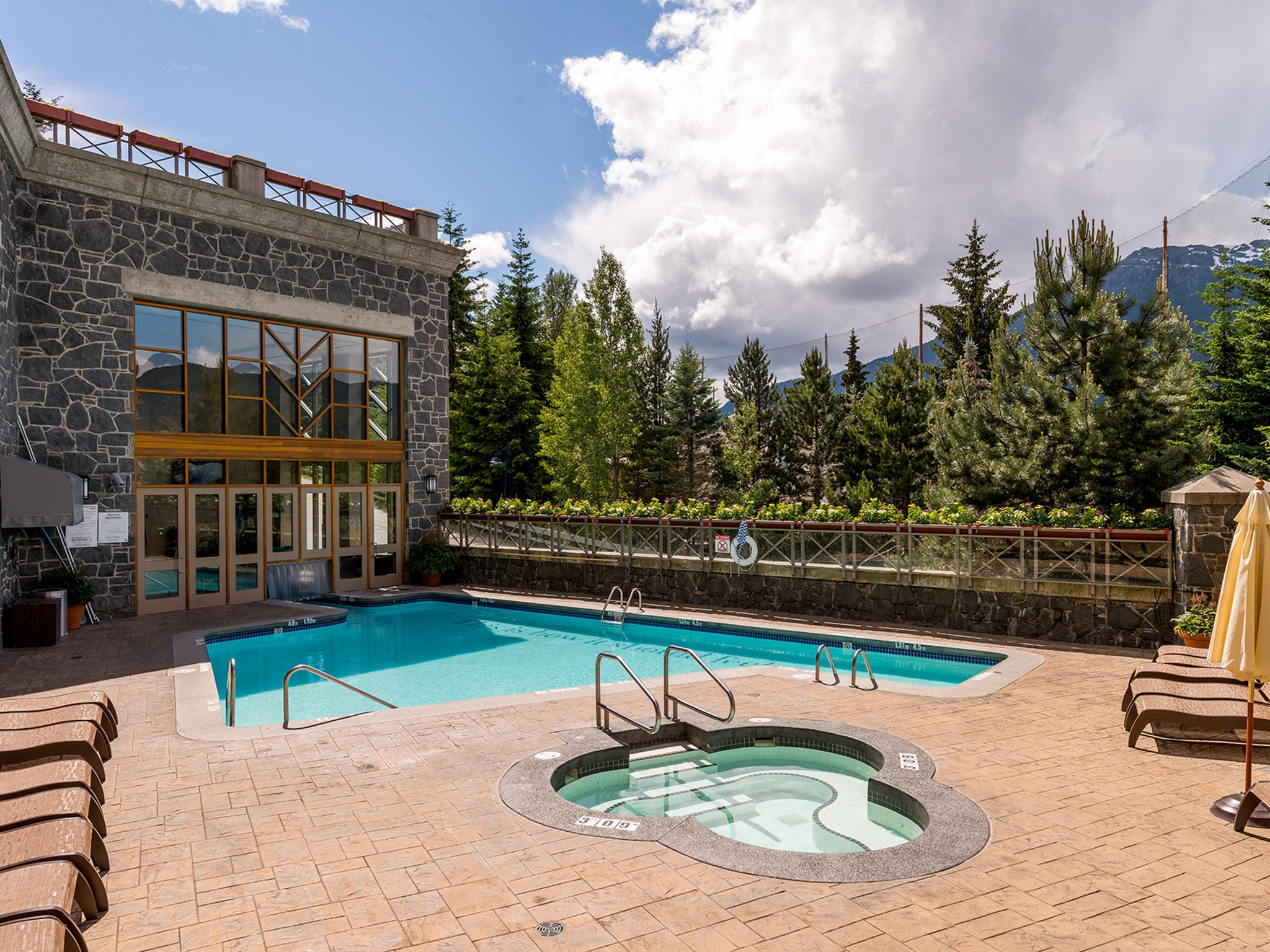 625-4090 Whistler Way image 3