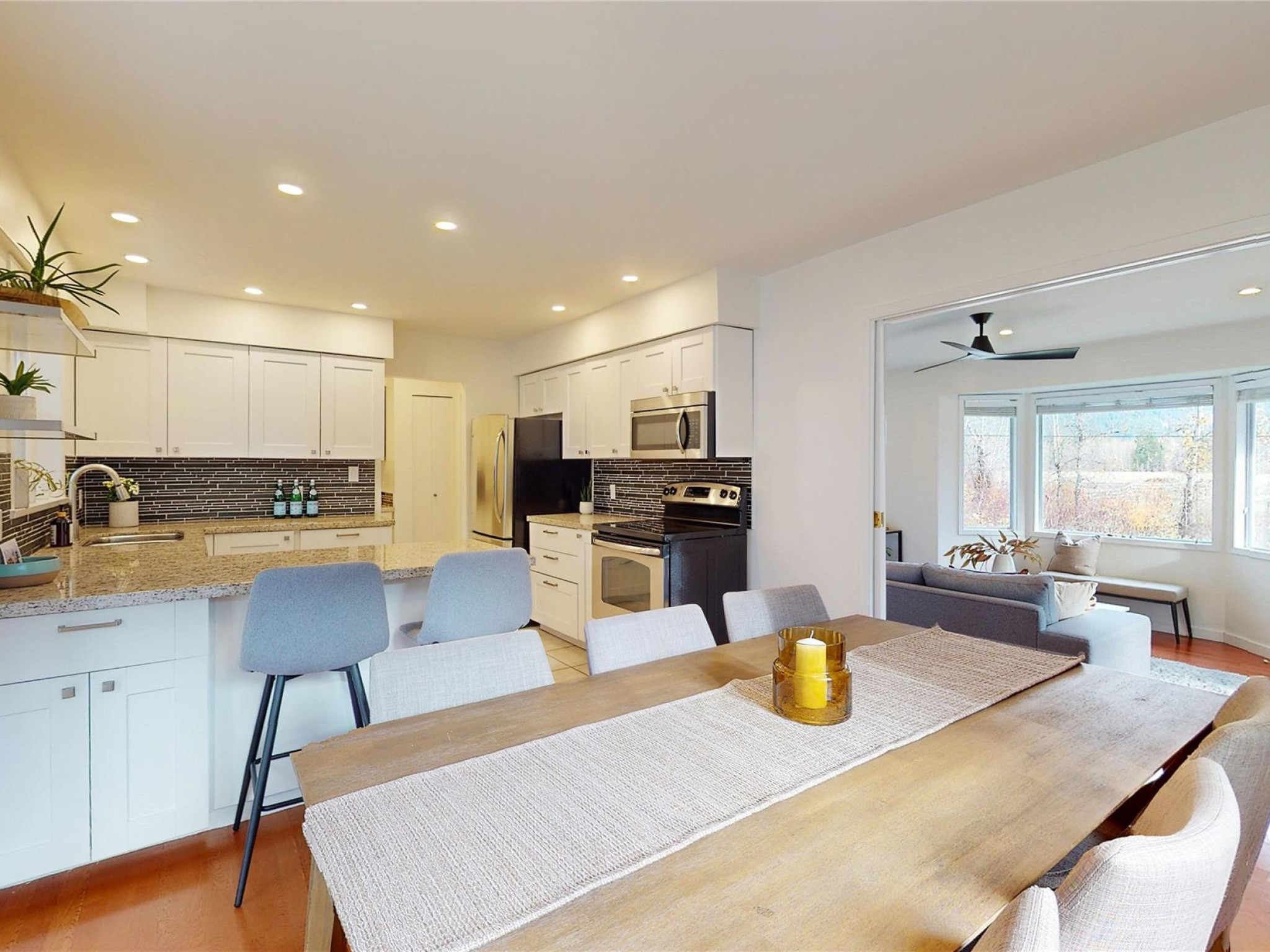 7389 Harrow Road image 9