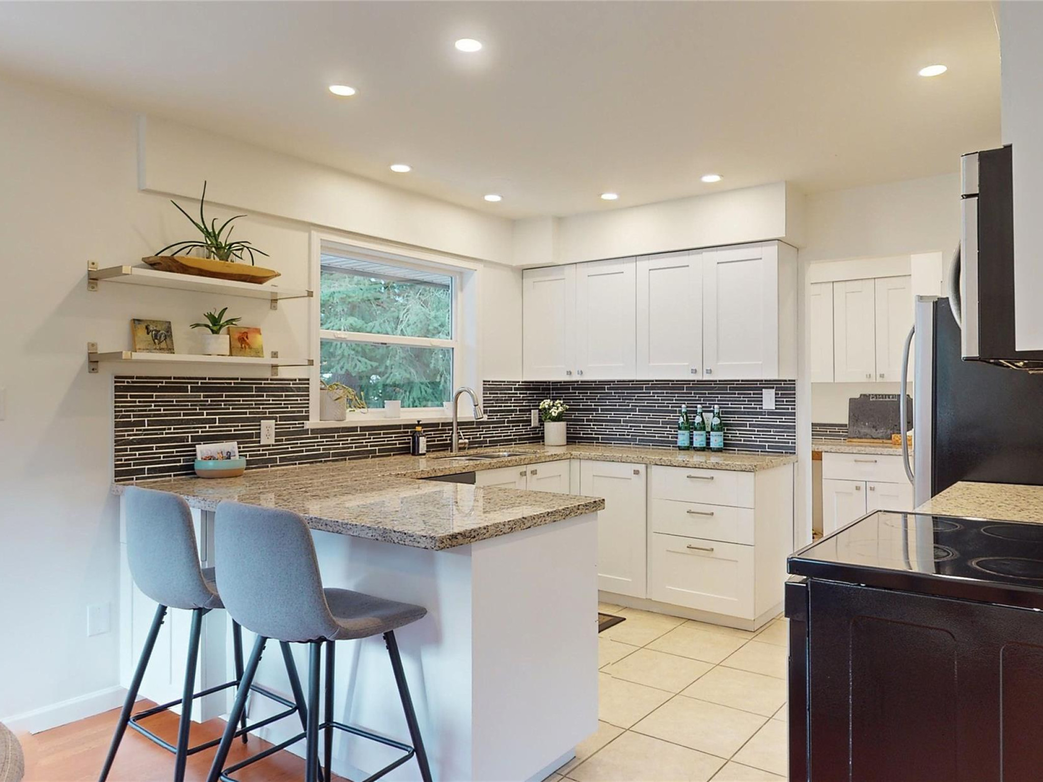 7389 Harrow Road image 10