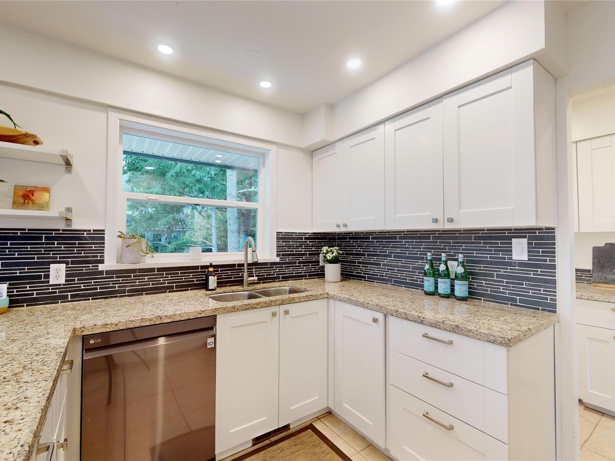 7389 Harrow Road image 12