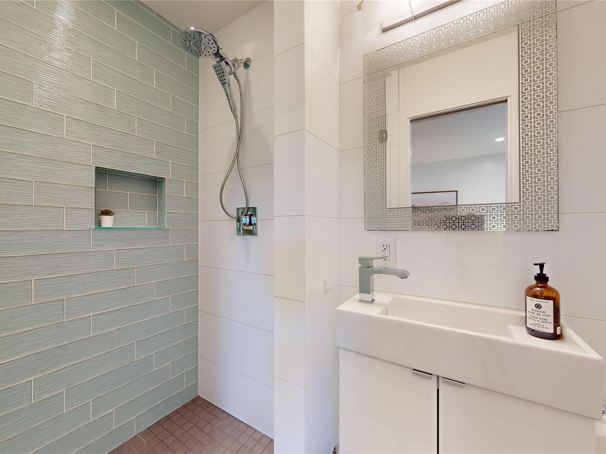 7389 Harrow Road image 14