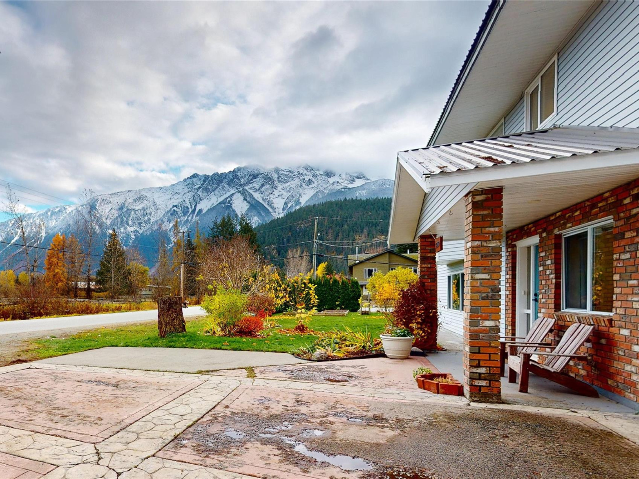 7389 Harrow Road image 1