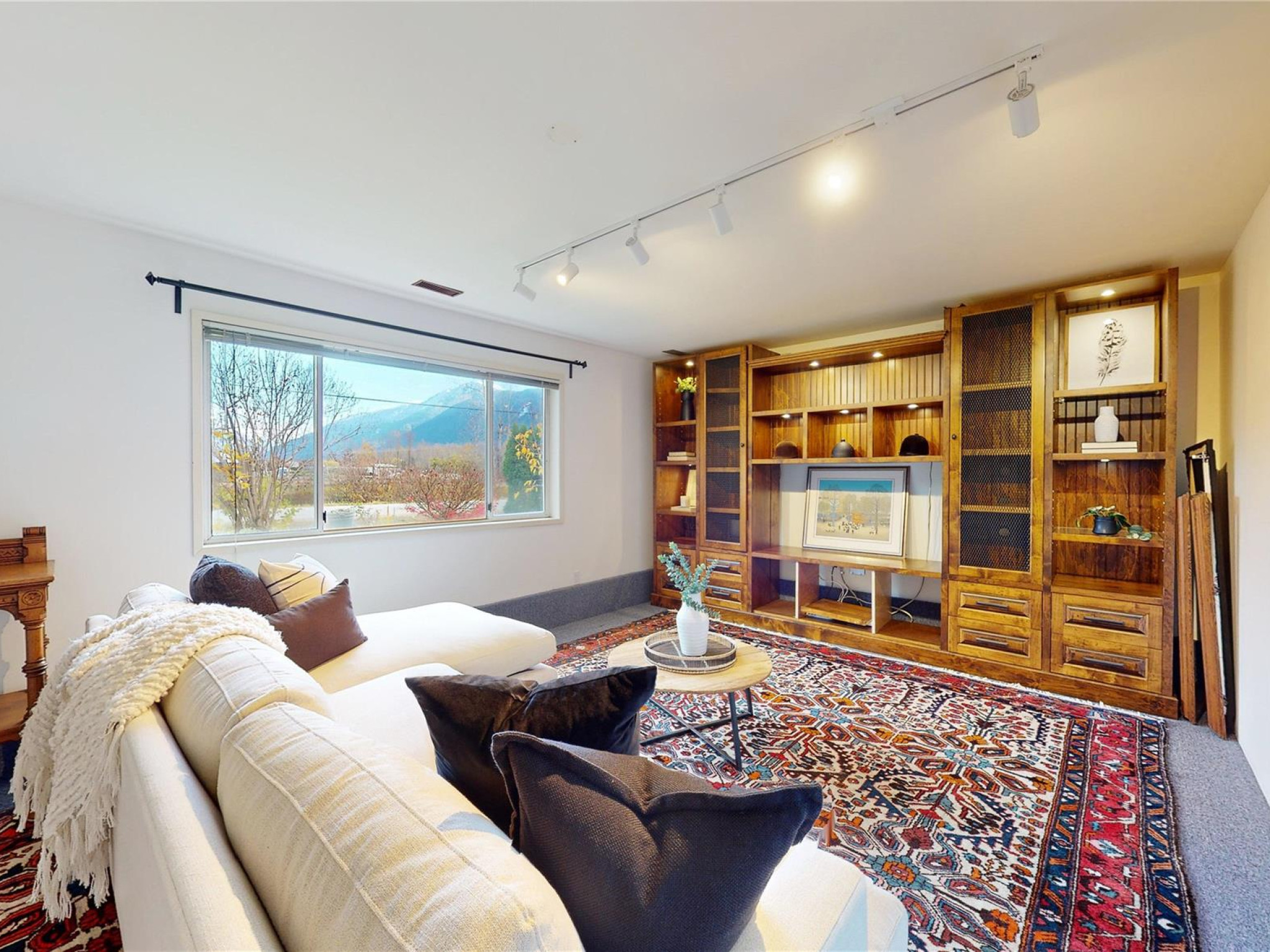 7389 Harrow Road image 19