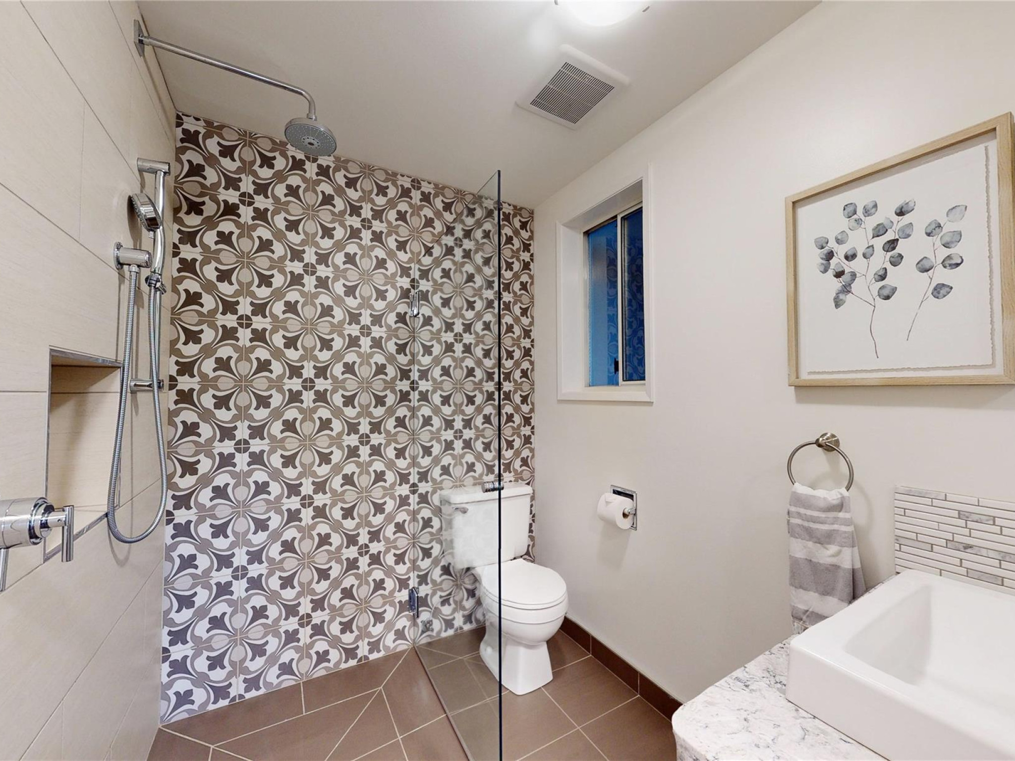 7389 Harrow Road image 23