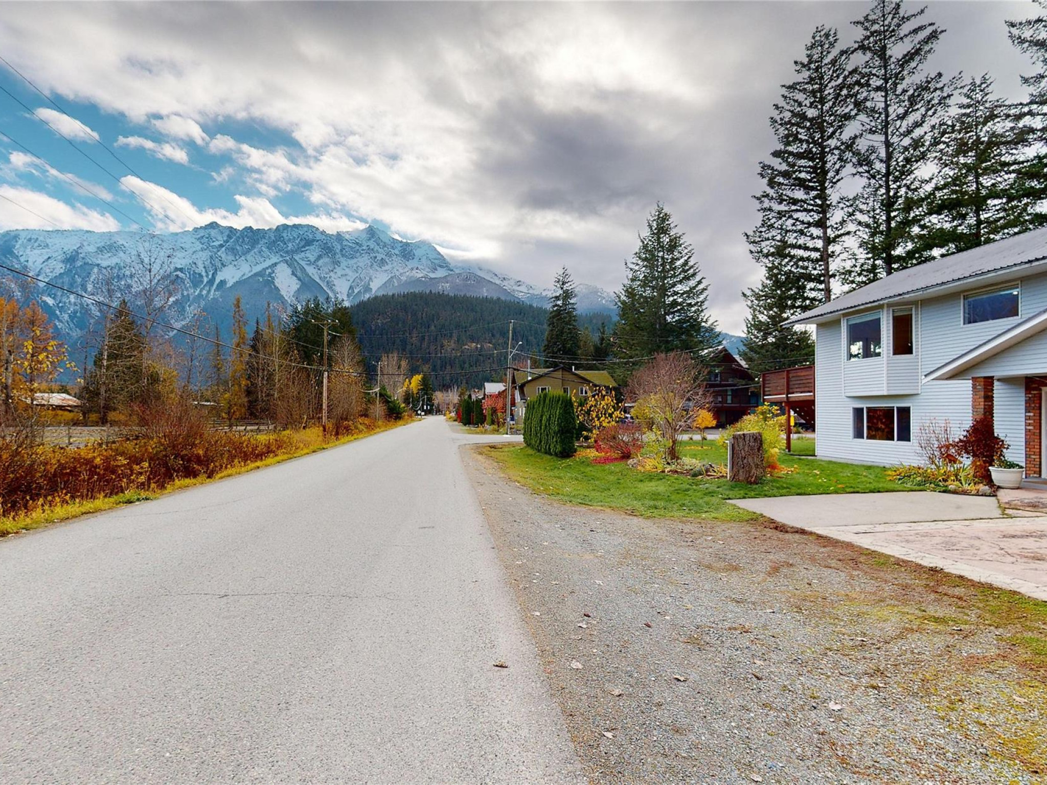 7389 Harrow Road image 27